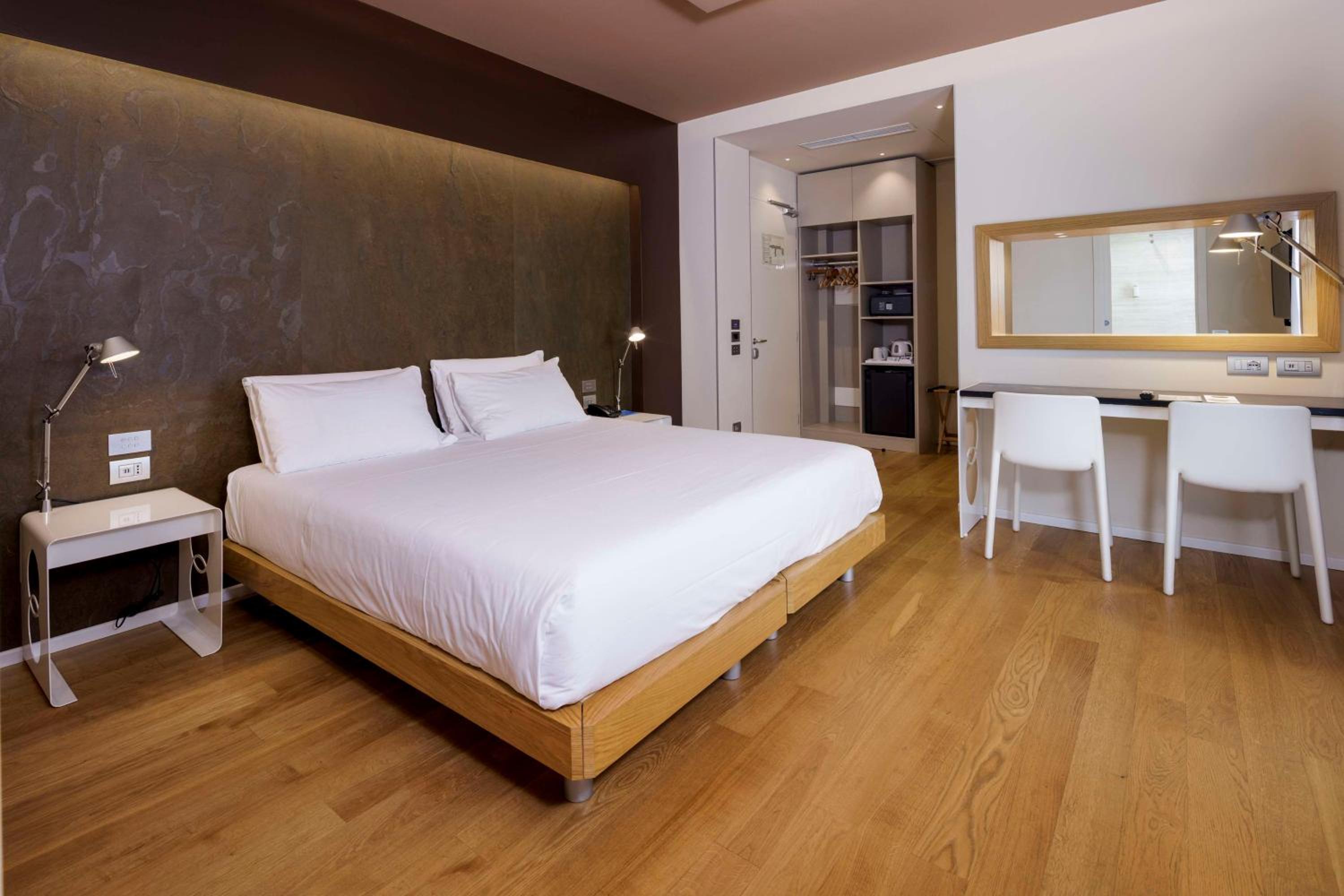 Superior Queen Room - Photo 9