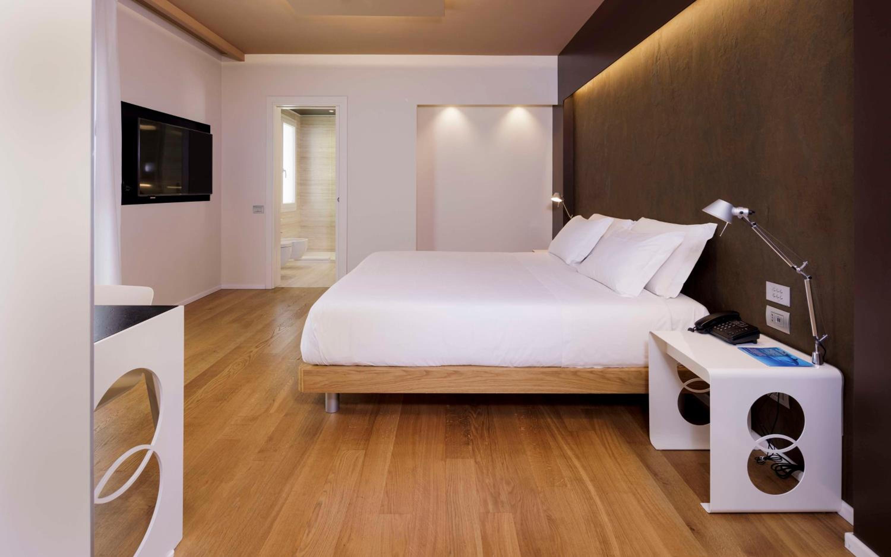 Superior Queen Room - Photo 10