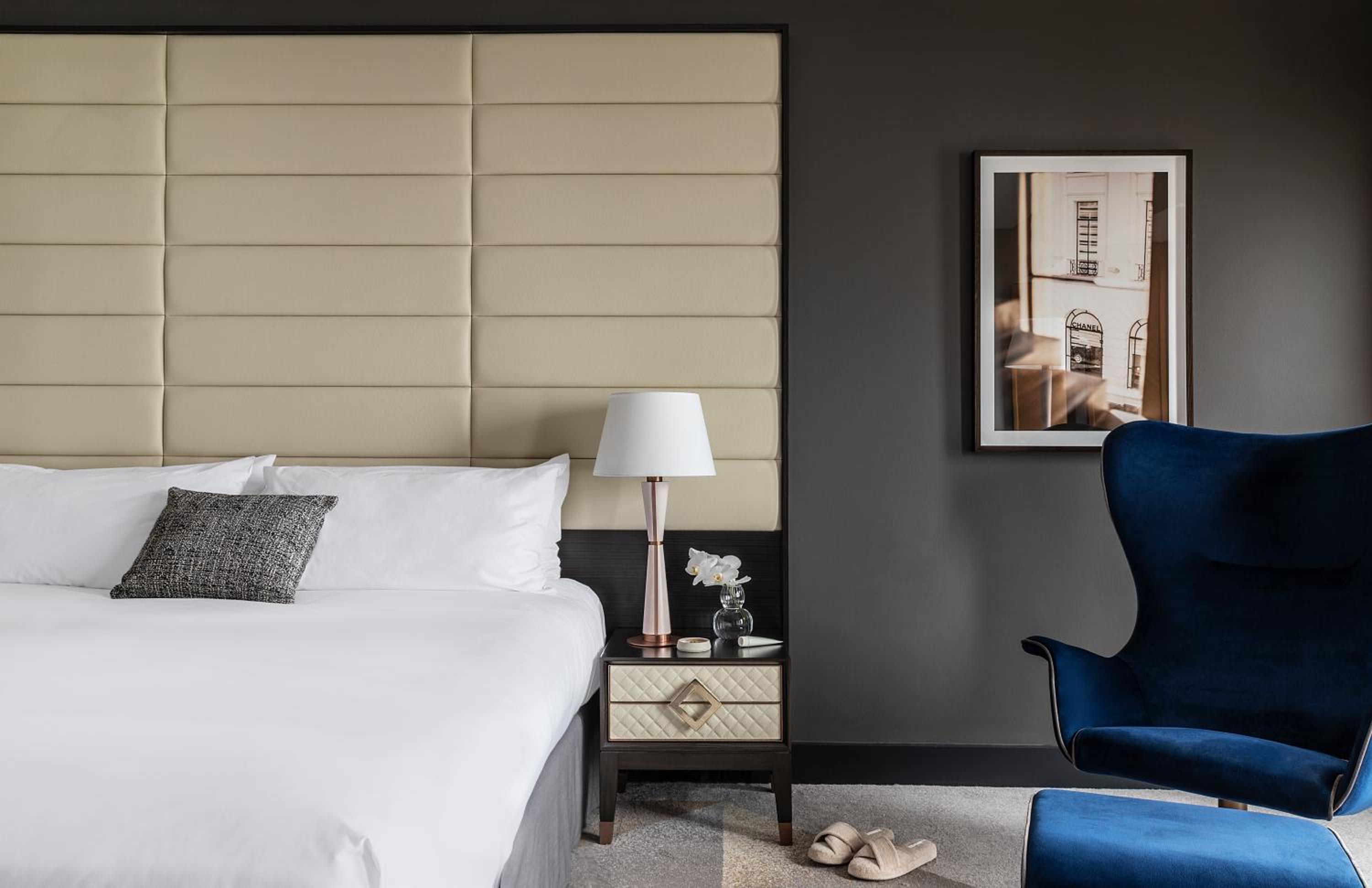 Luxury Club King Room with City View - Club Lounge Access