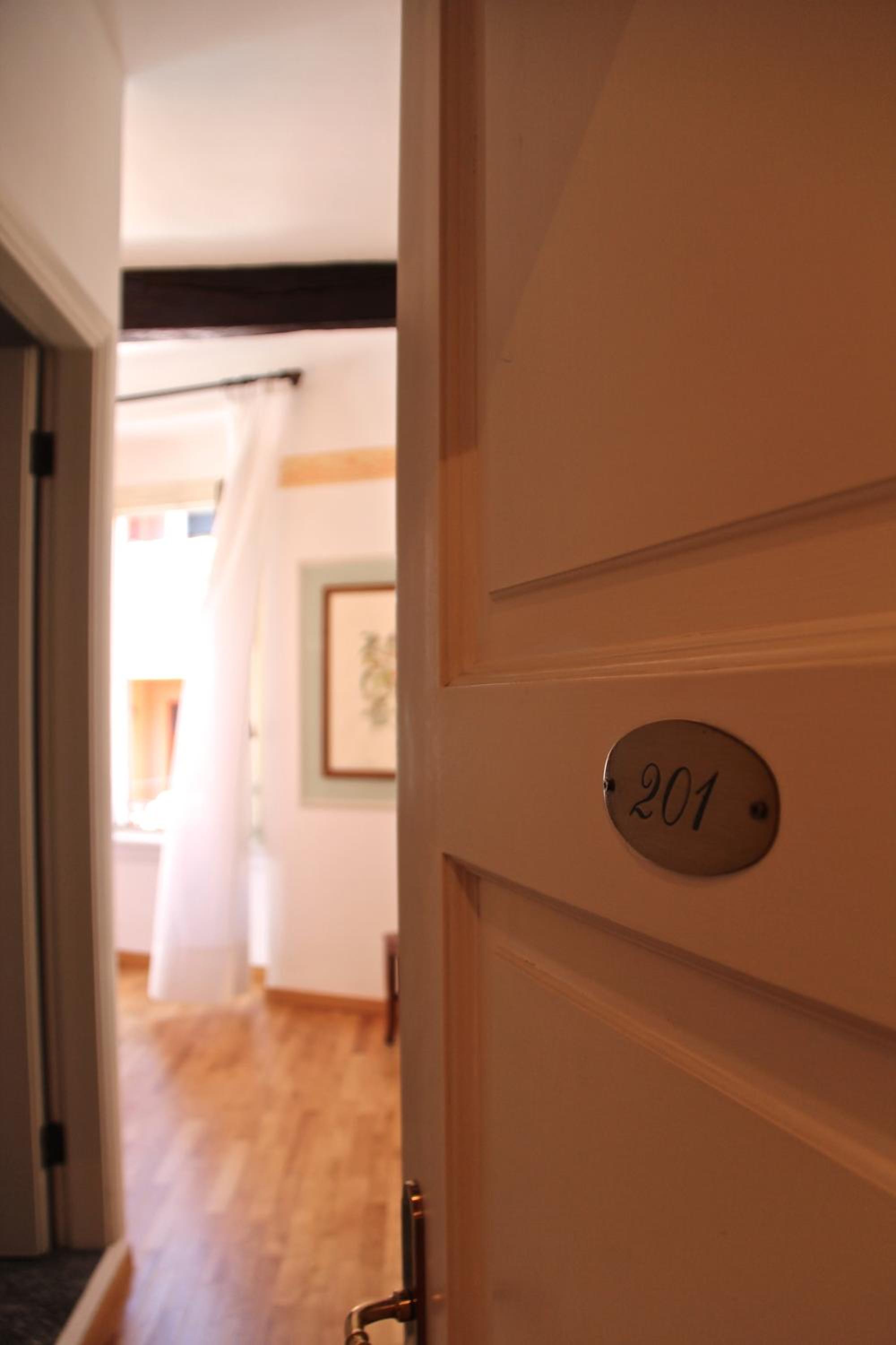 Twin Room - Photo 9