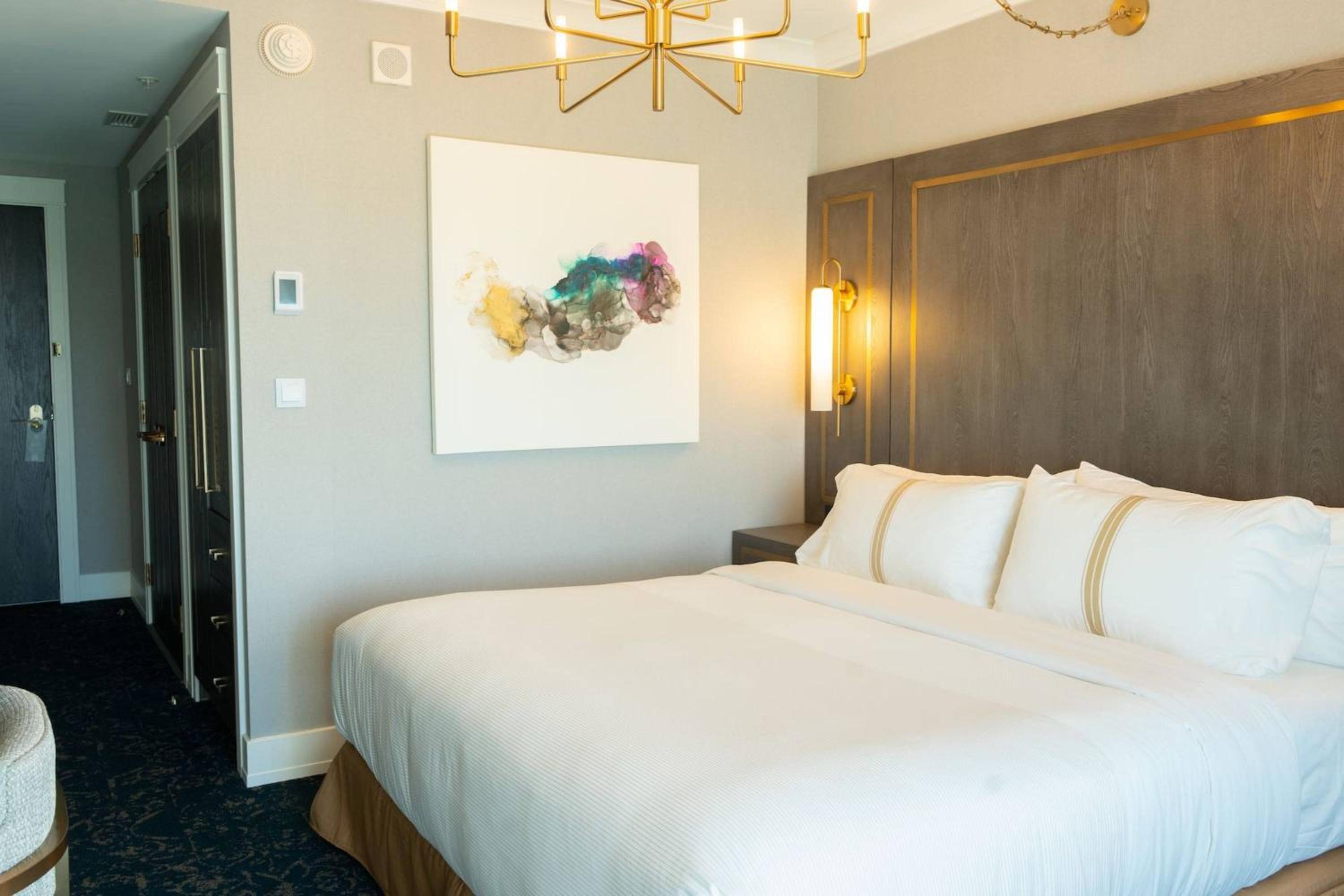 Standard Room, 1 King Bed - Photo 2