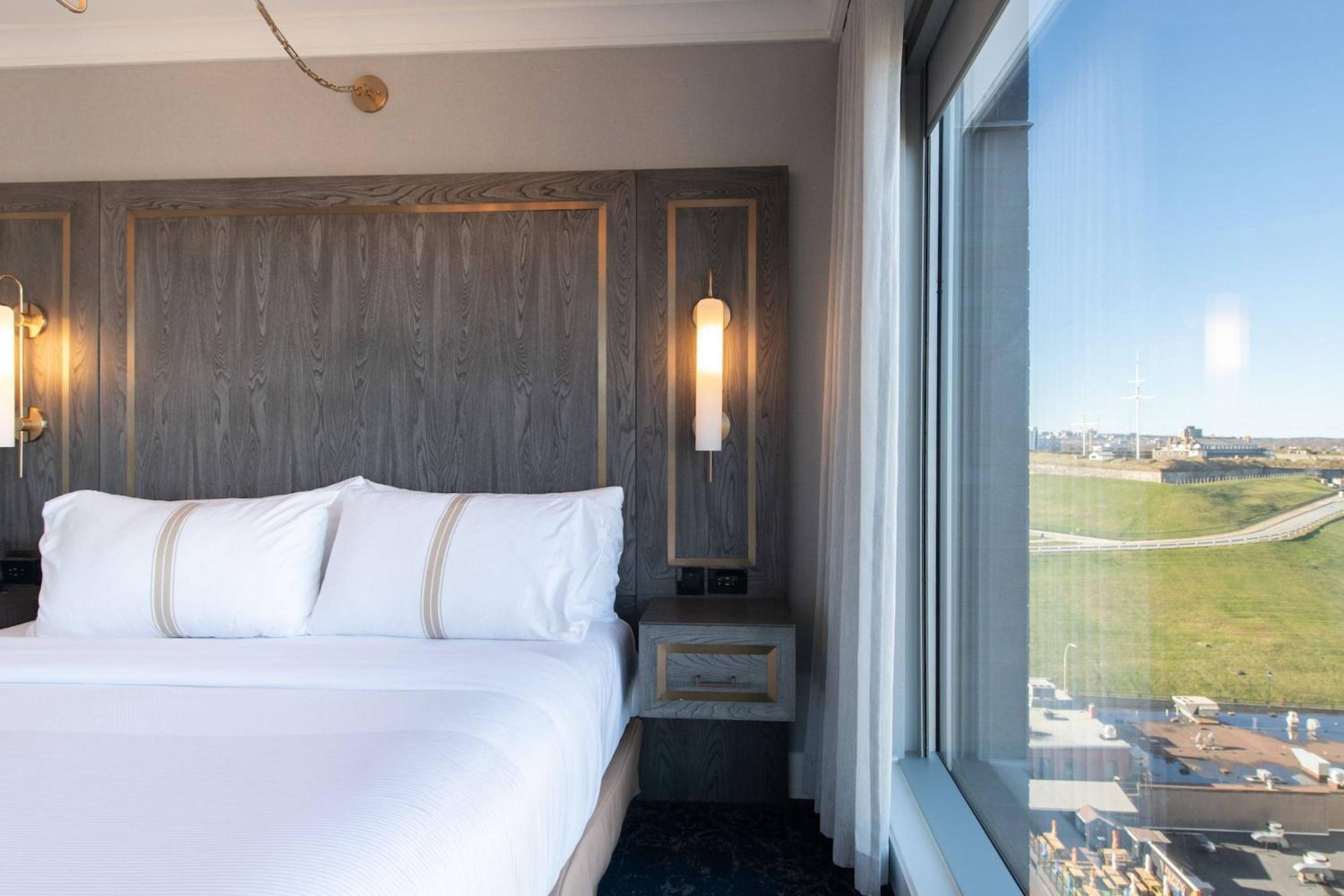 Standard Room, 1 King Bed - Photo 3