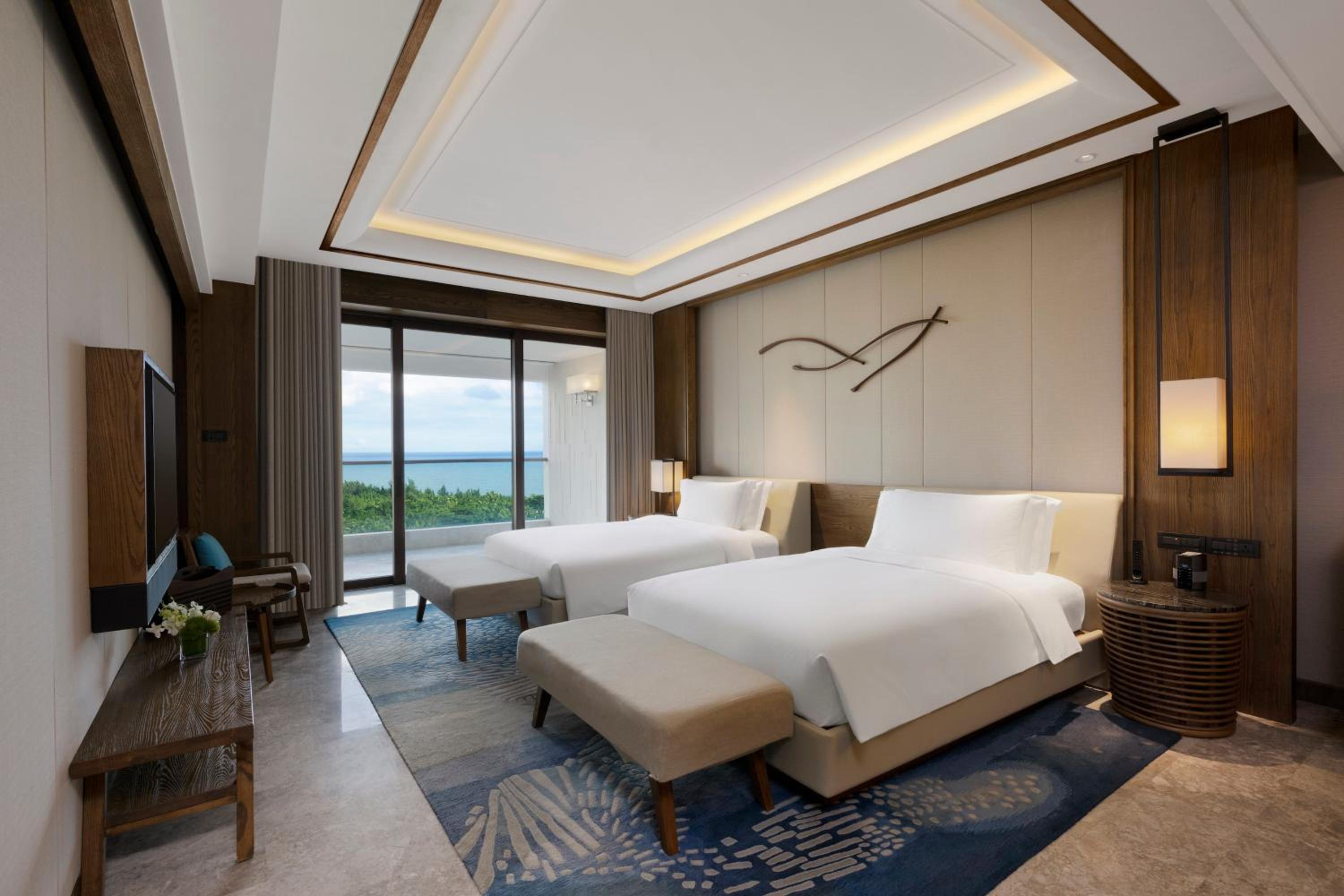 Classic Queen Room with Two Queen Beds and Sea View