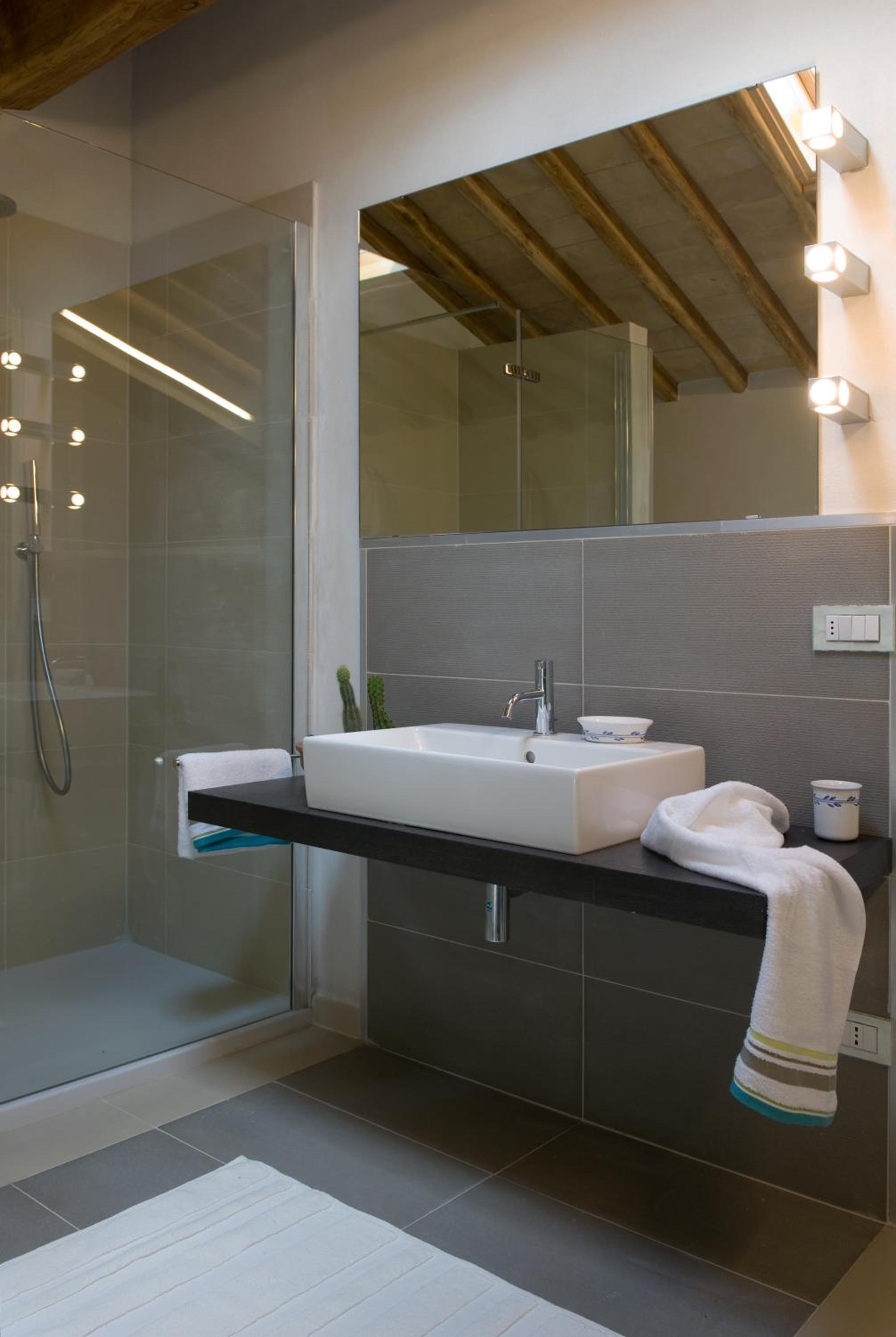 Deluxe Double or Twin Room - Photo 4