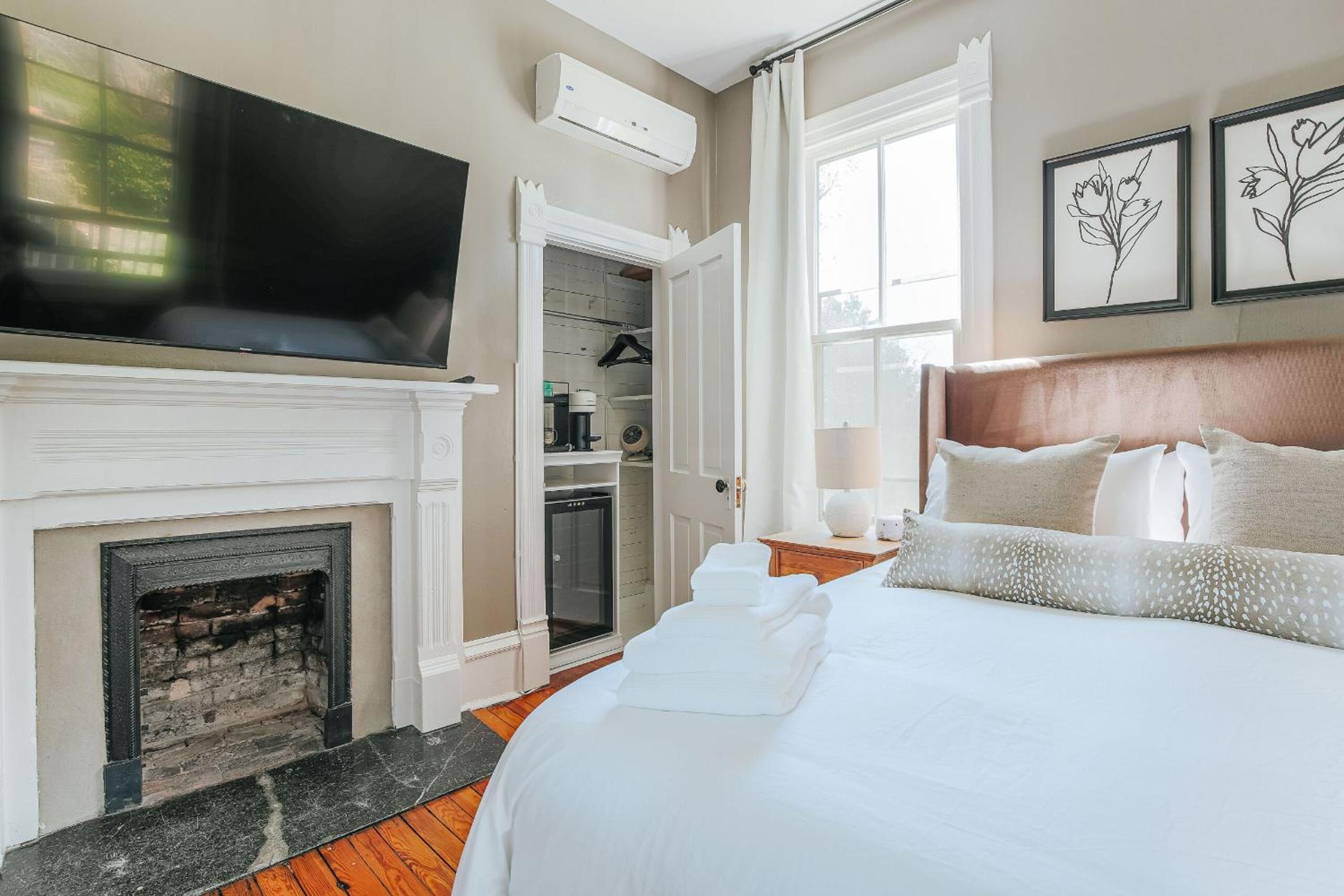 Queen Room photo 1