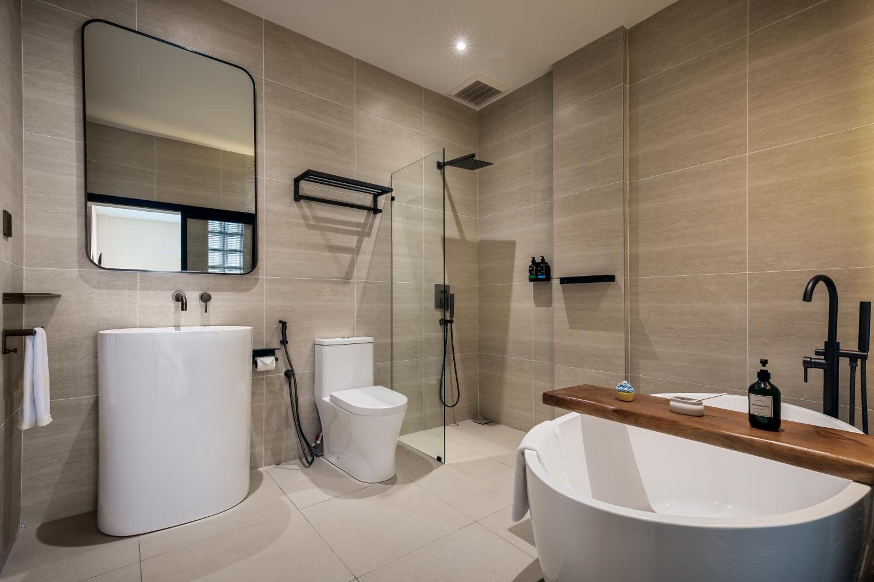 Muntri Suite with Bathtub - Photo 4