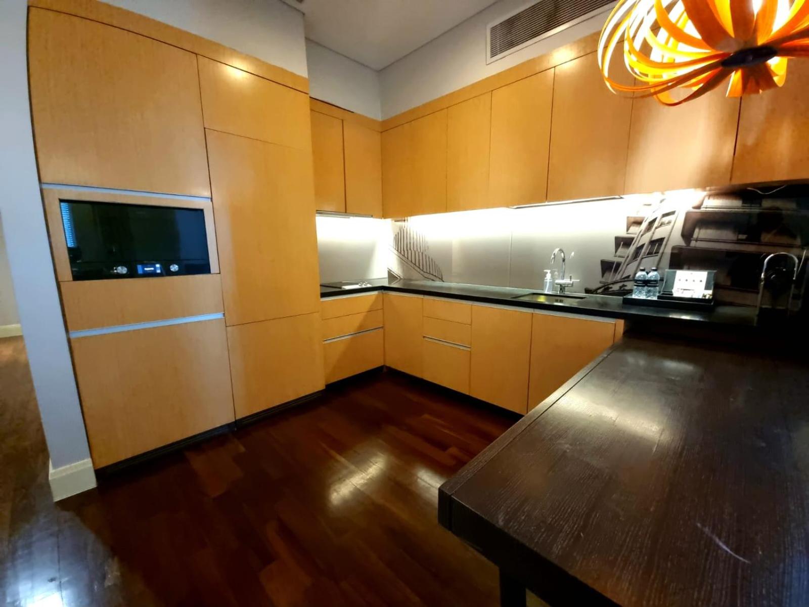 Brown Suite photo 3