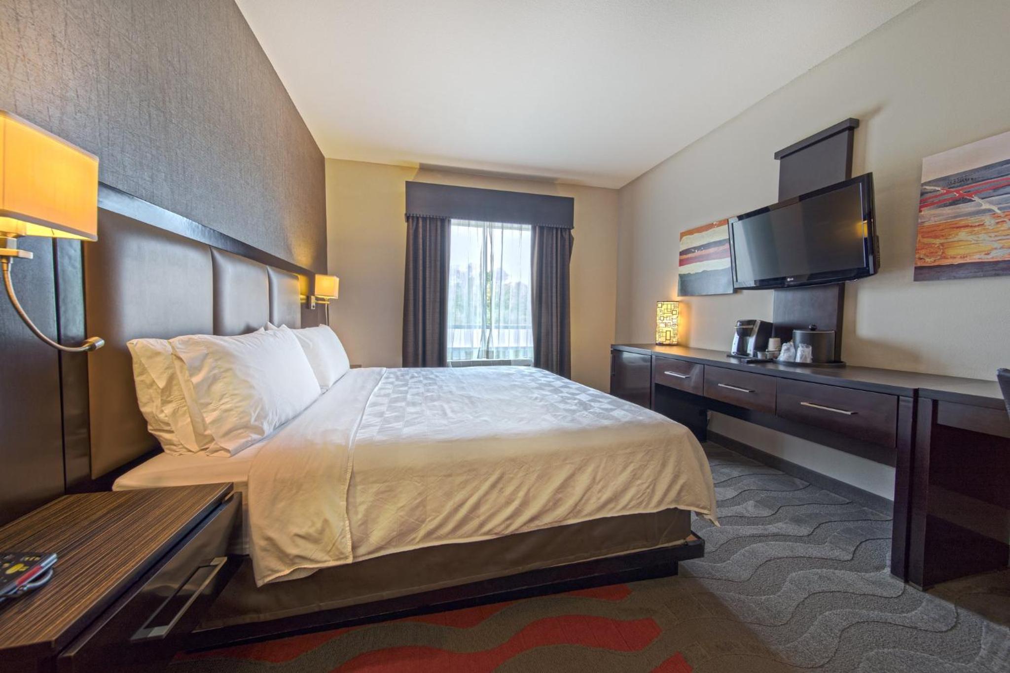 Standard King Room - Photo 4