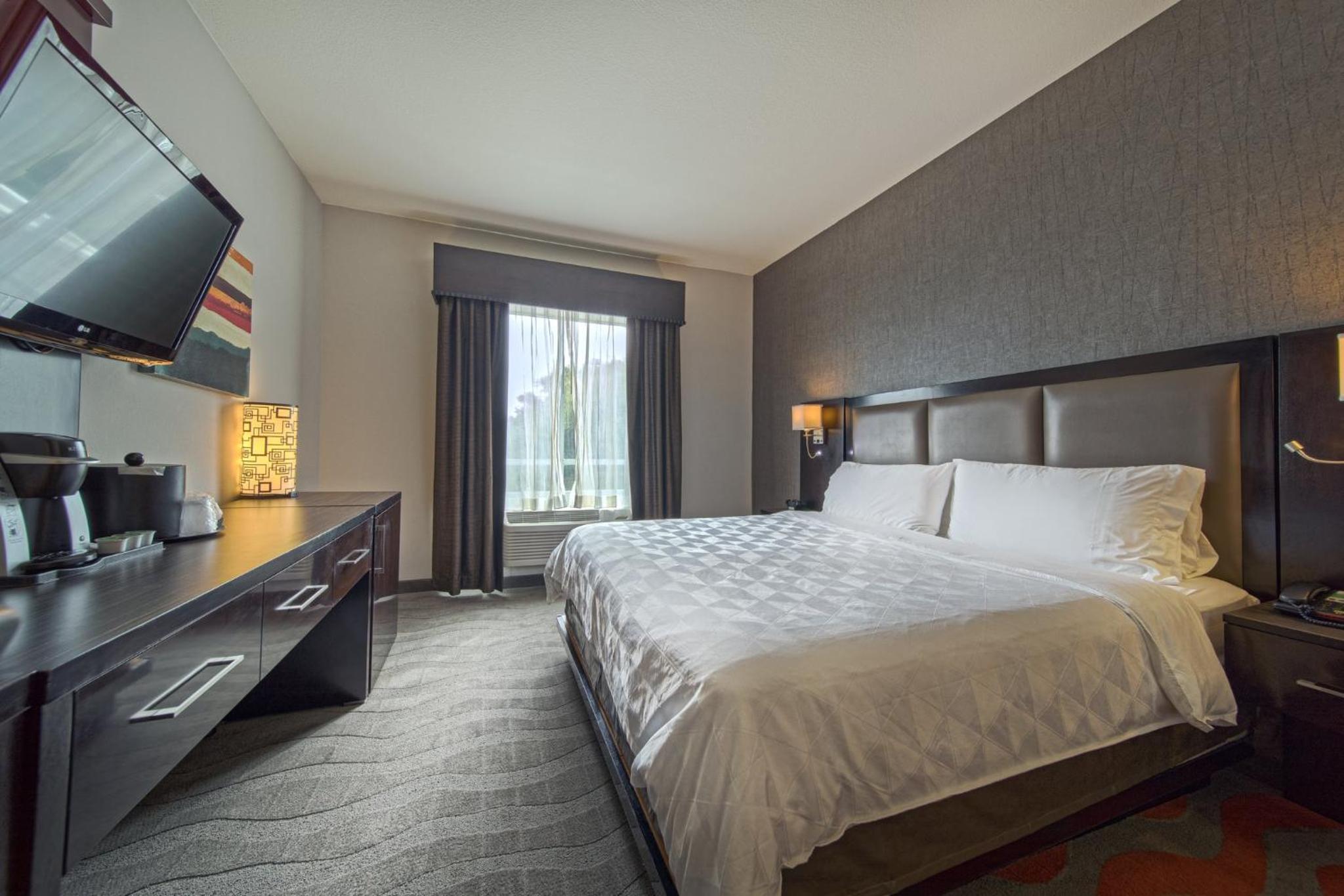 Standard King Room - Photo 6