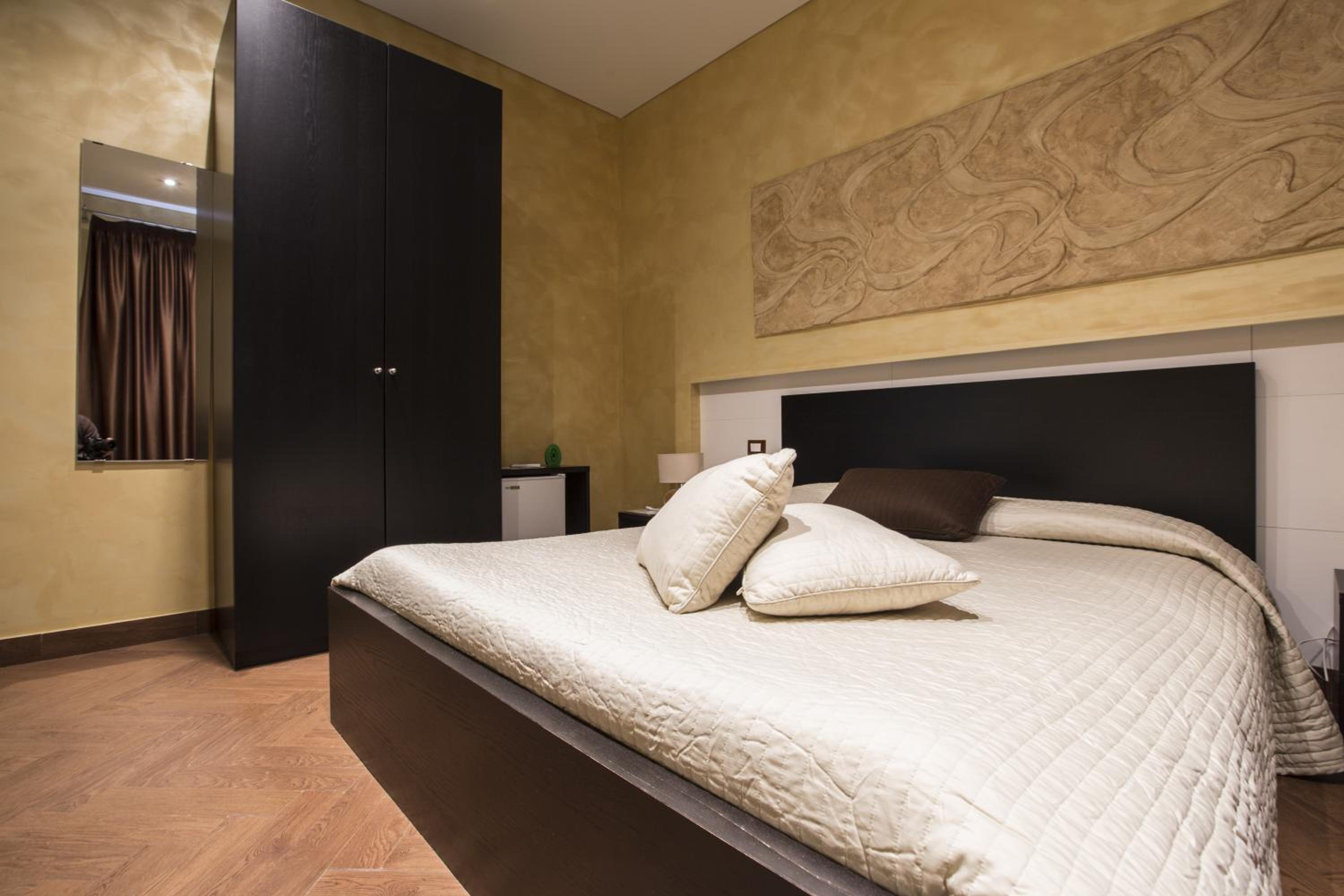 Double Room - Photo 12