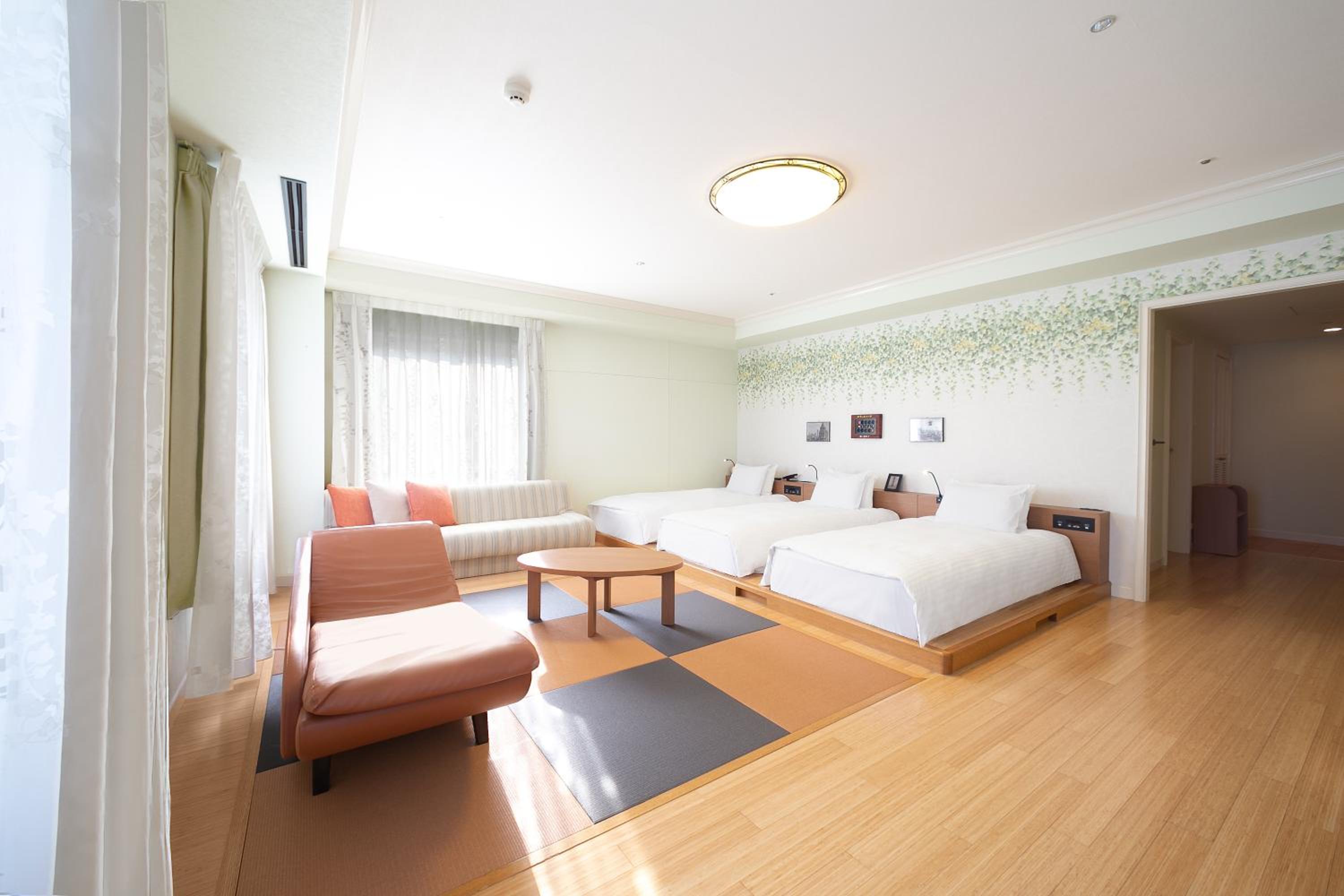 Executive Triple Room with Lounge Access