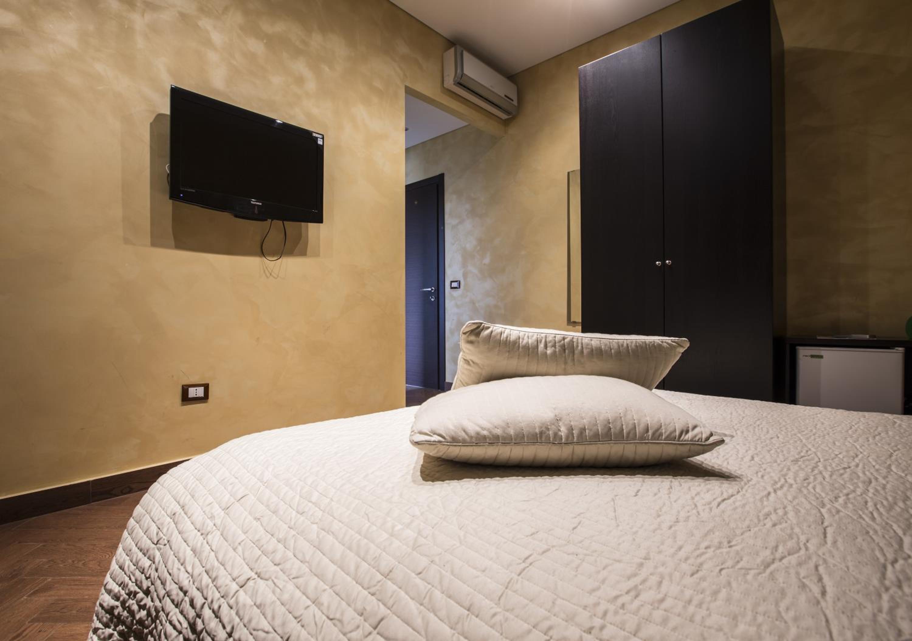 Double Room - Photo 13