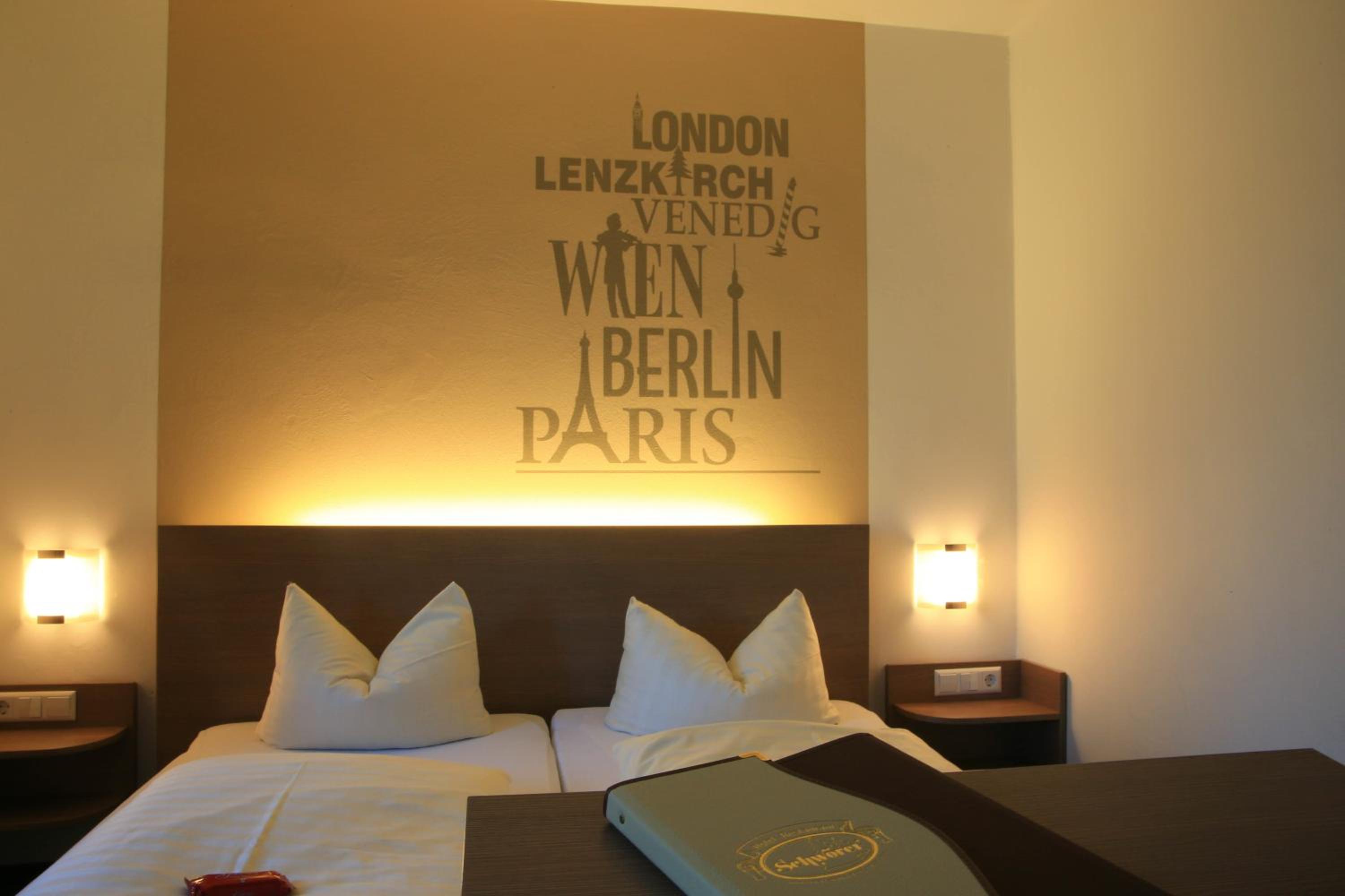 Comfort Double Room with Balcony and Elevator - Photo 12