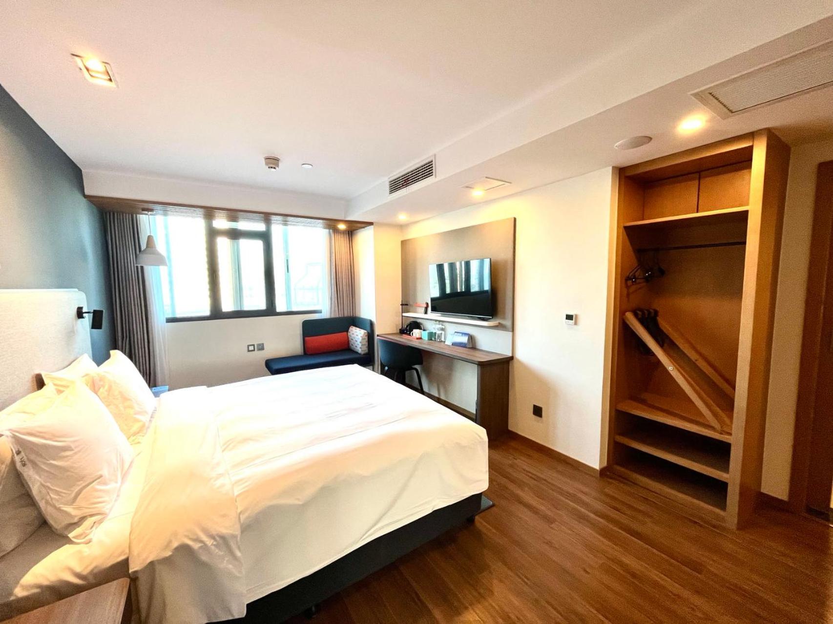 Standard King Room - Disability Access - Photo 3