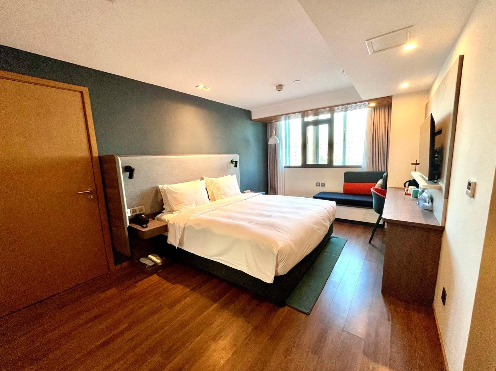 Standard King Room - Disability Access - Photo 2