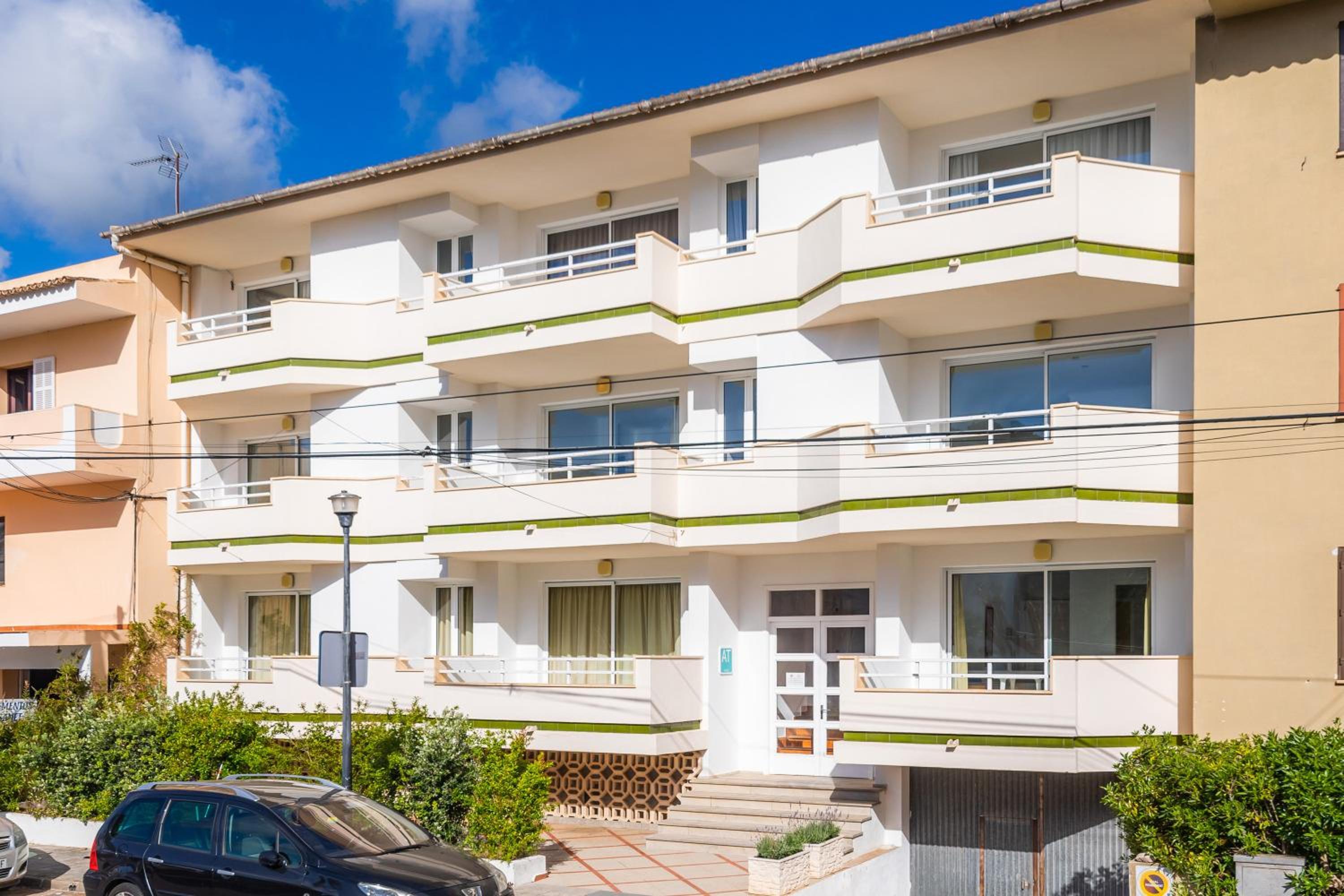 Two-Bedroom Deluxe Apartment with Balcony photo 2