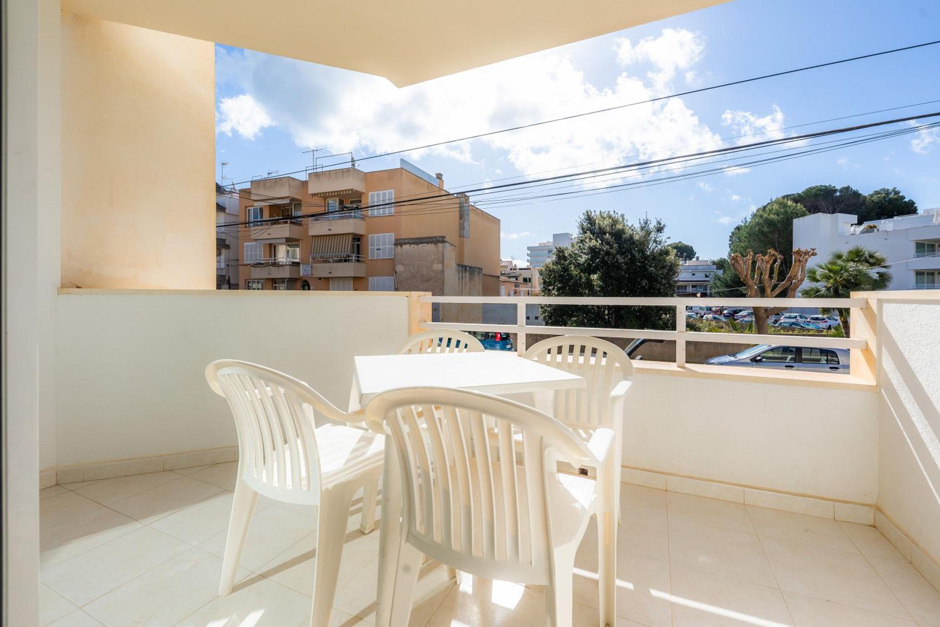 Two-Bedroom Deluxe Apartment with Balcony photo 2