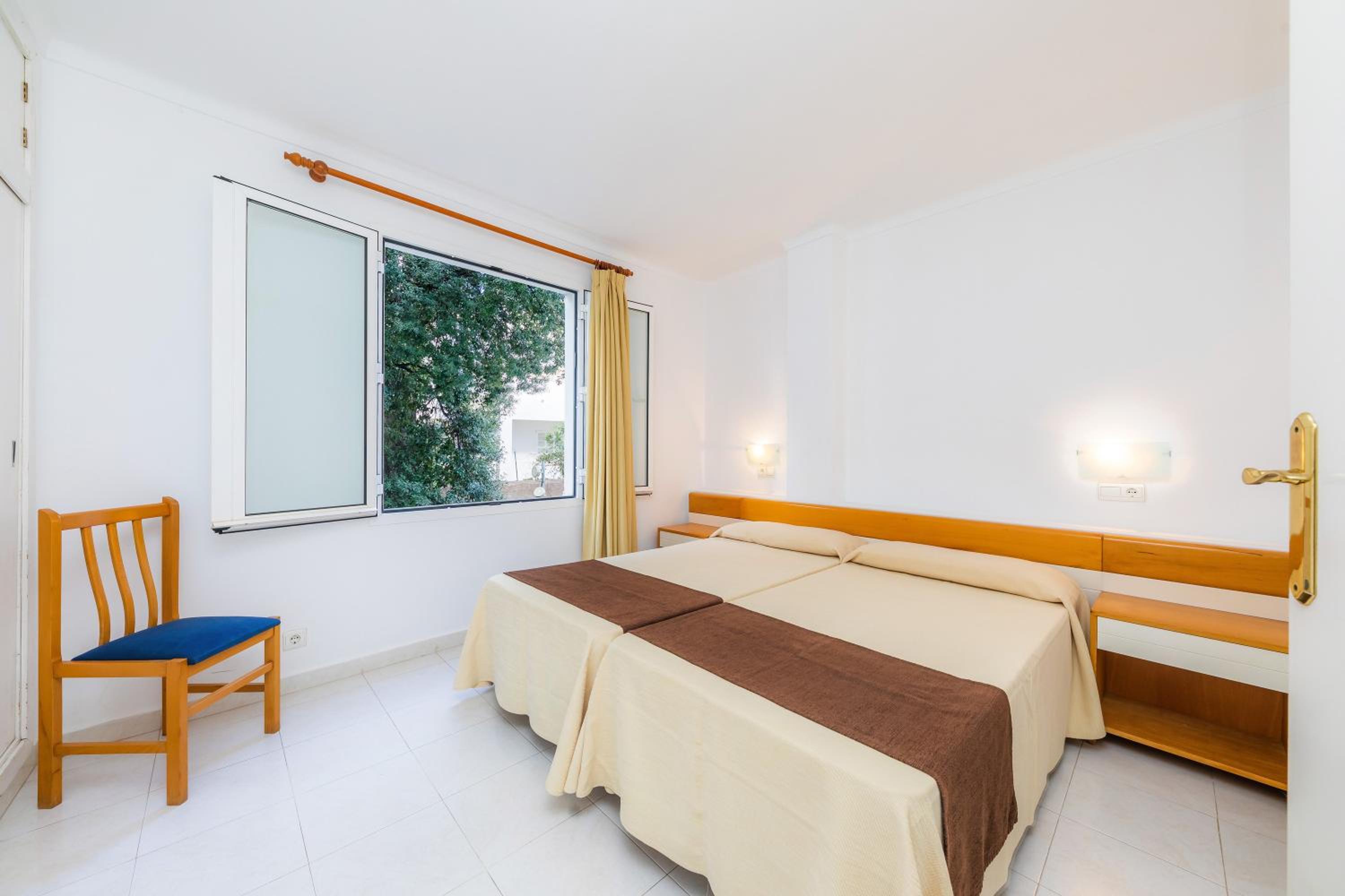Two-Bedroom Deluxe Apartment with Balcony photo 3