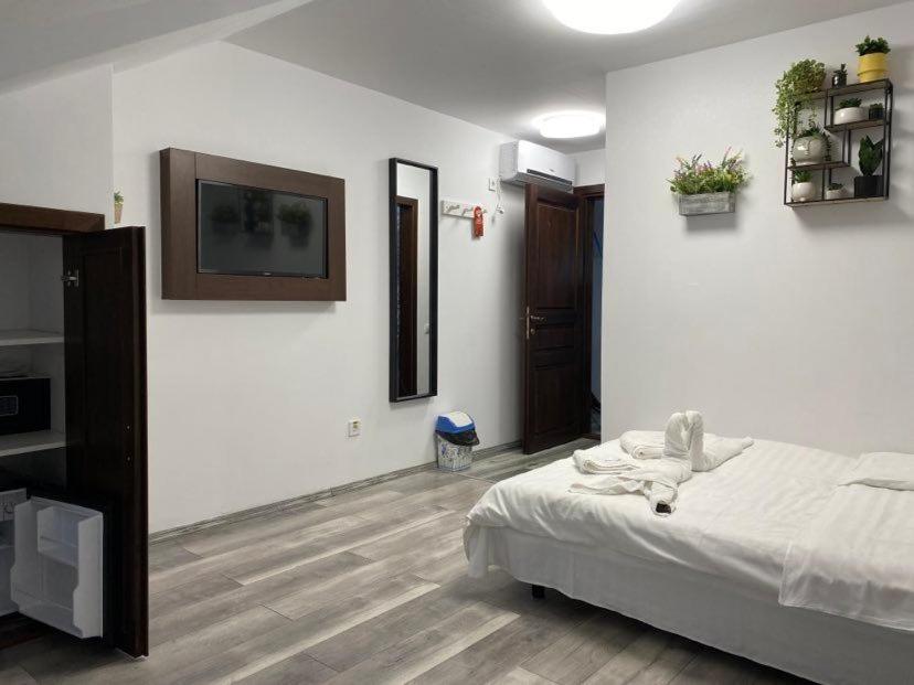 Family Room with Balcony photo 3