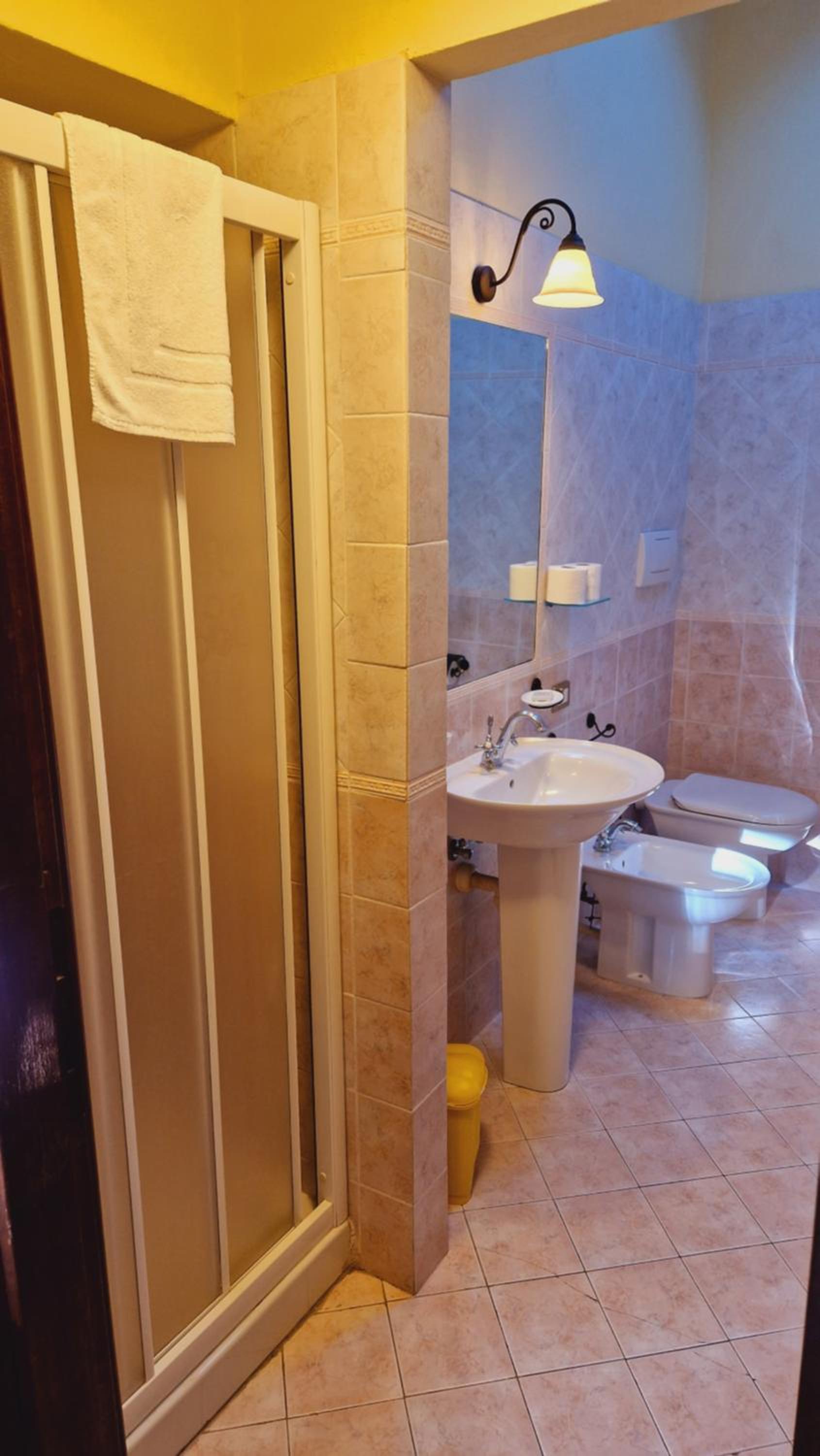 Three-Bedroom Apartment - Photo 9
