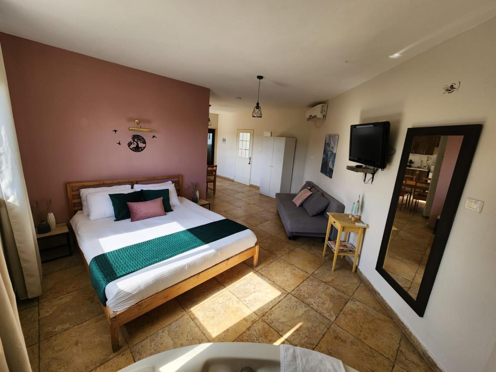 Deluxe Double Room - Photo 9