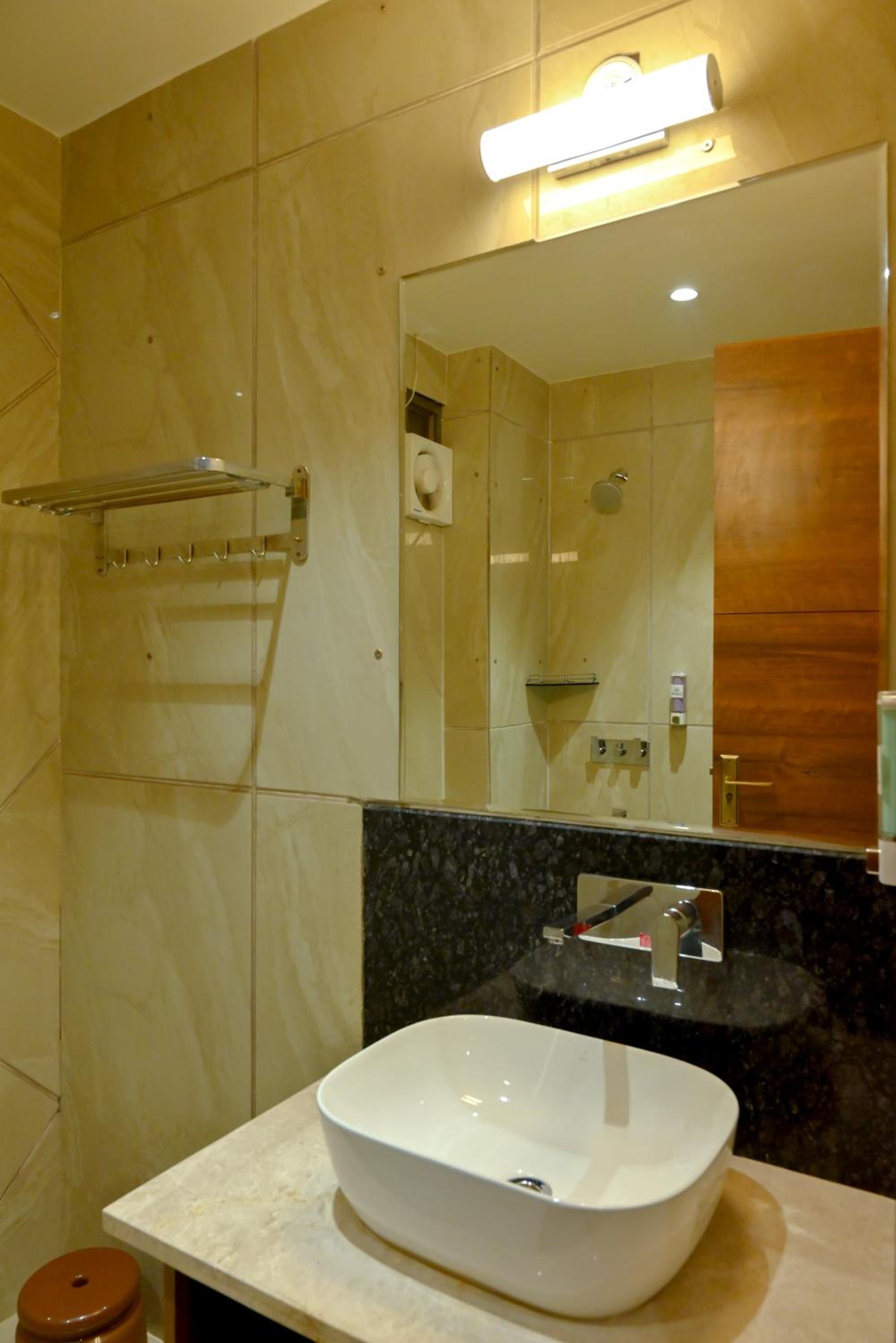 Deluxe Room - Photo 9