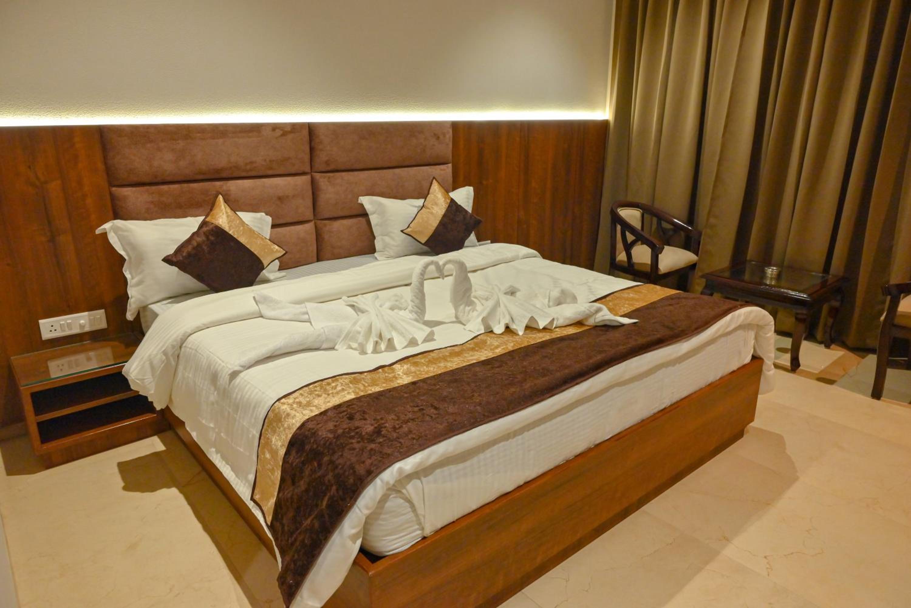 Deluxe Room - Photo 5