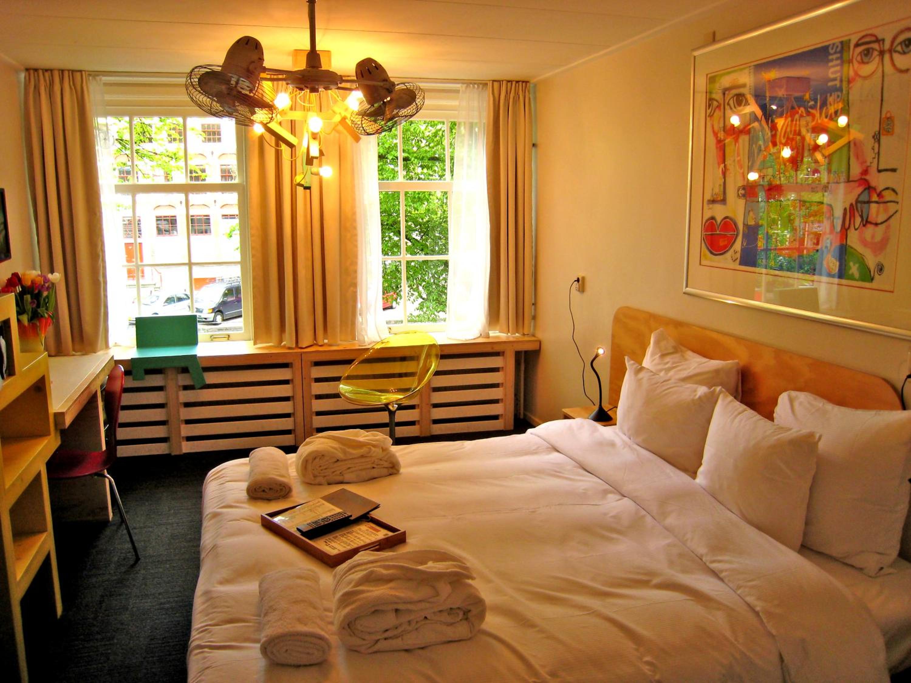 Spacious King Room with Canal View photo 2