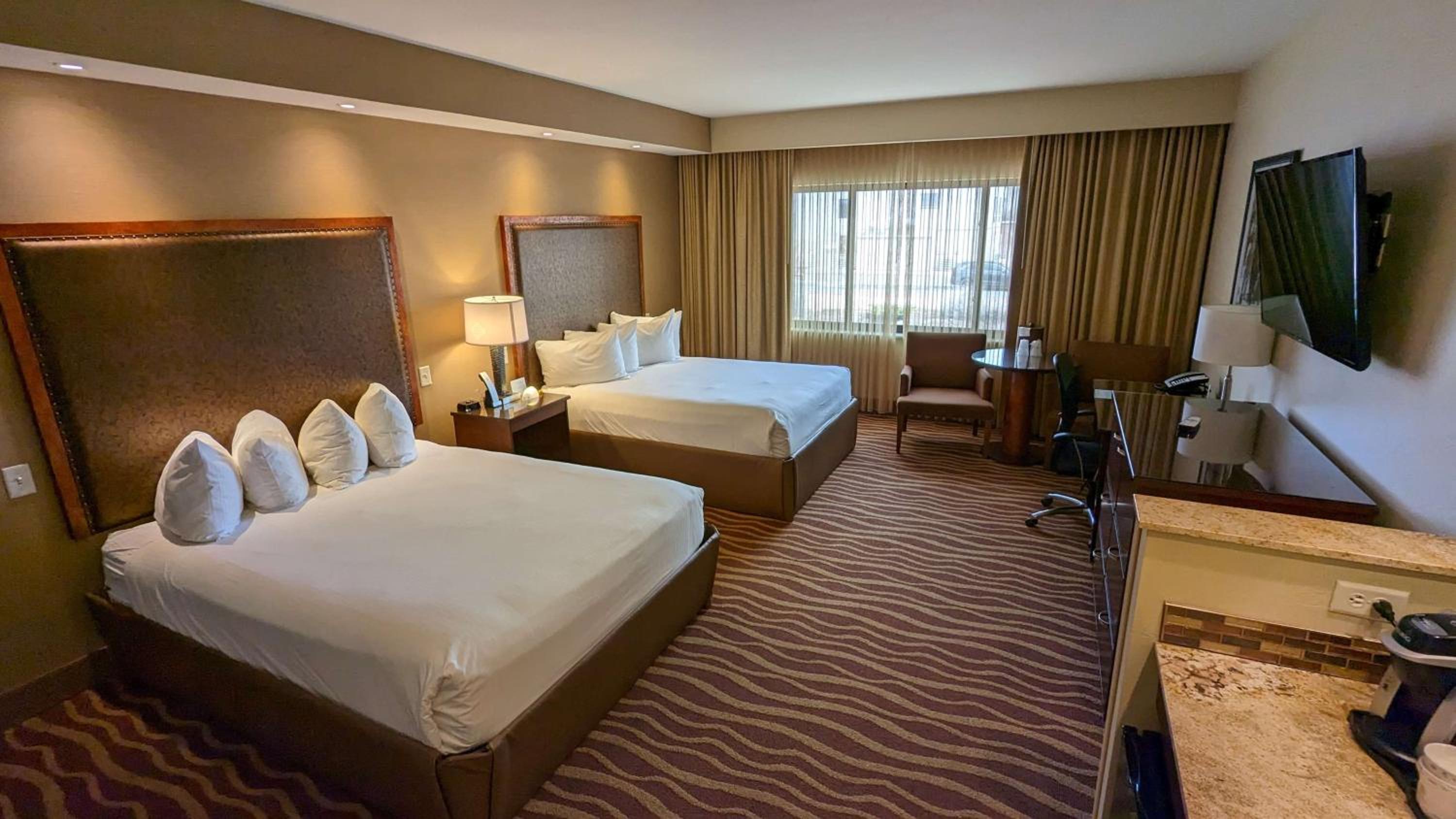 Deluxe Queen Room With Two Queen Beds And Roll-In Shower - Mobility Accessible/Non-Smoking