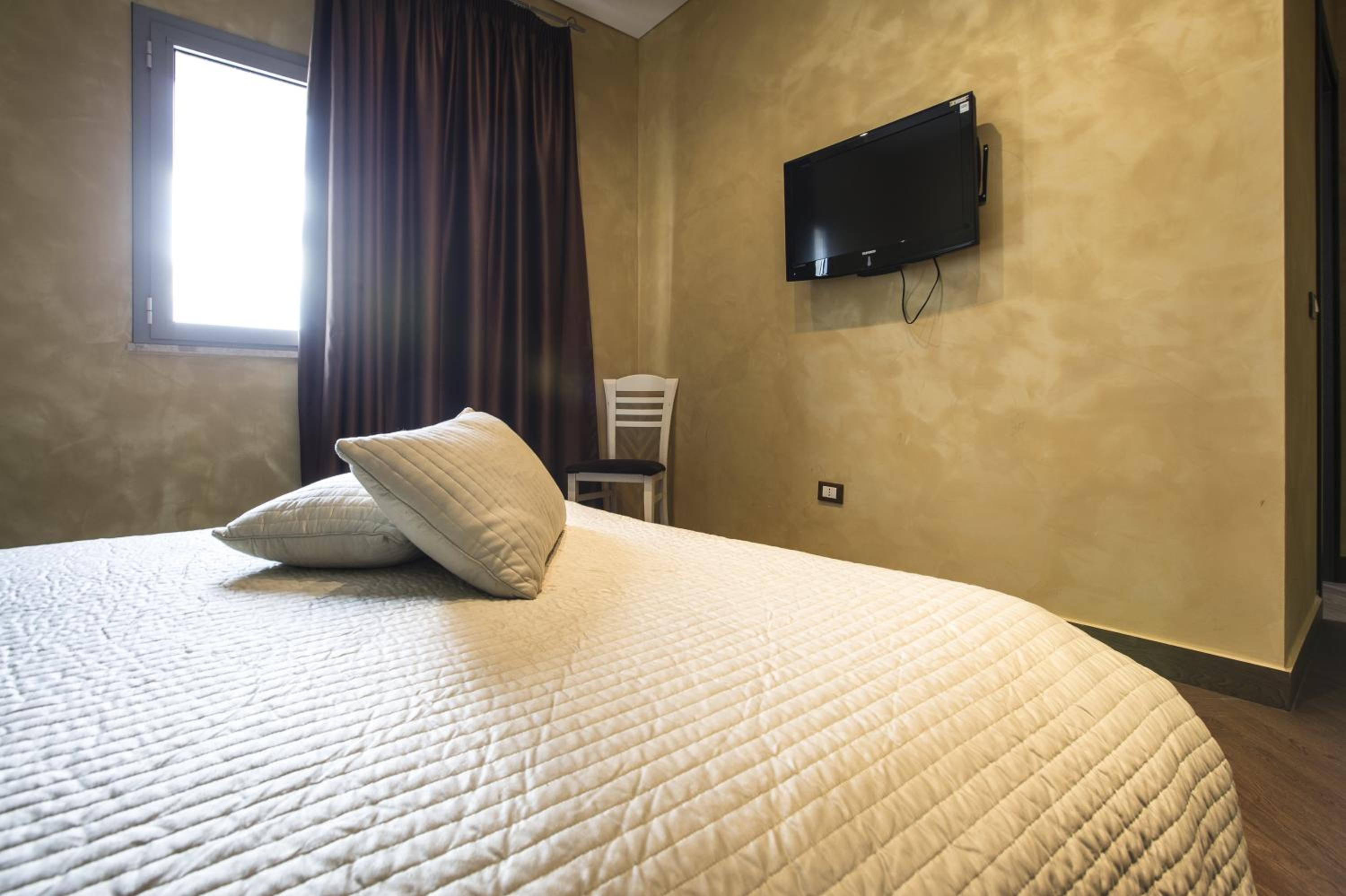 Double Room - Photo 2