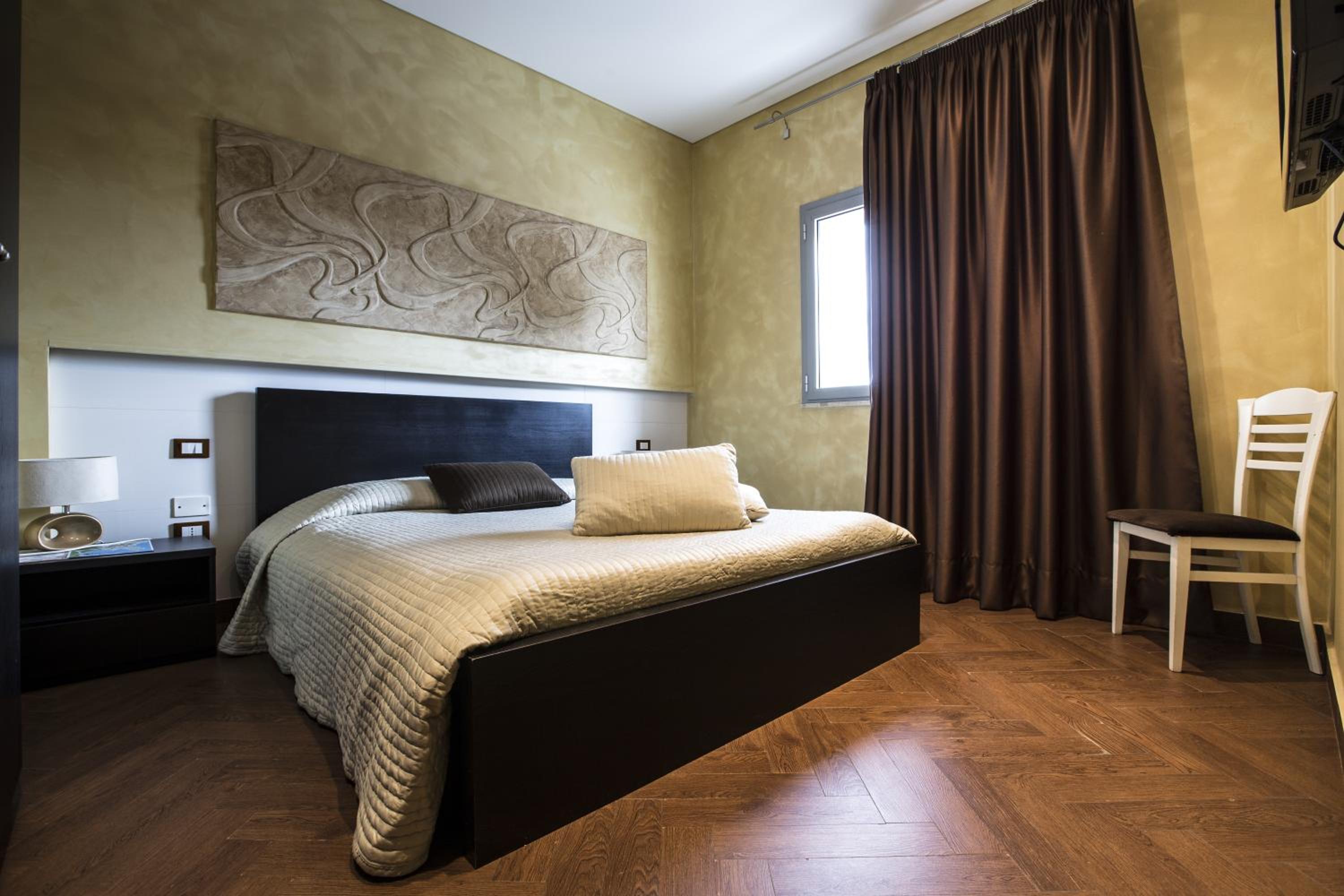 Double Room - Photo 9