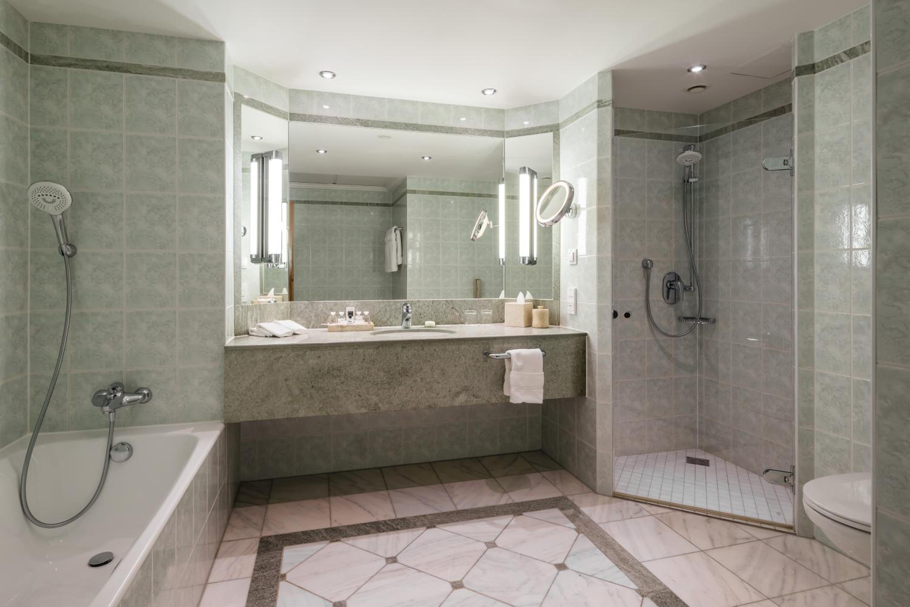 Business Suite with Access and Breakfast in Executive Lounge  - Photo 2