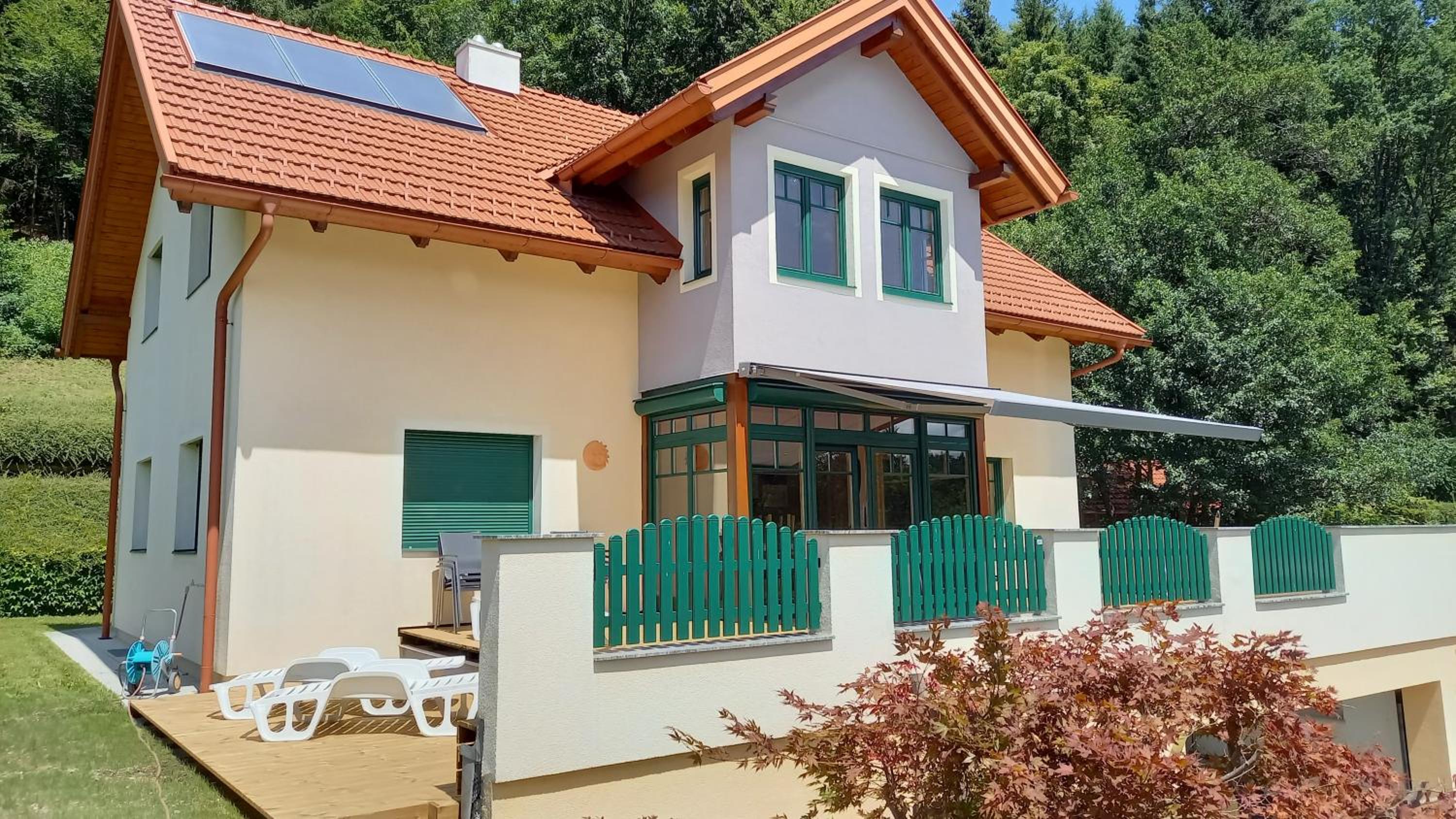 Three-Bedroom House photo 3
