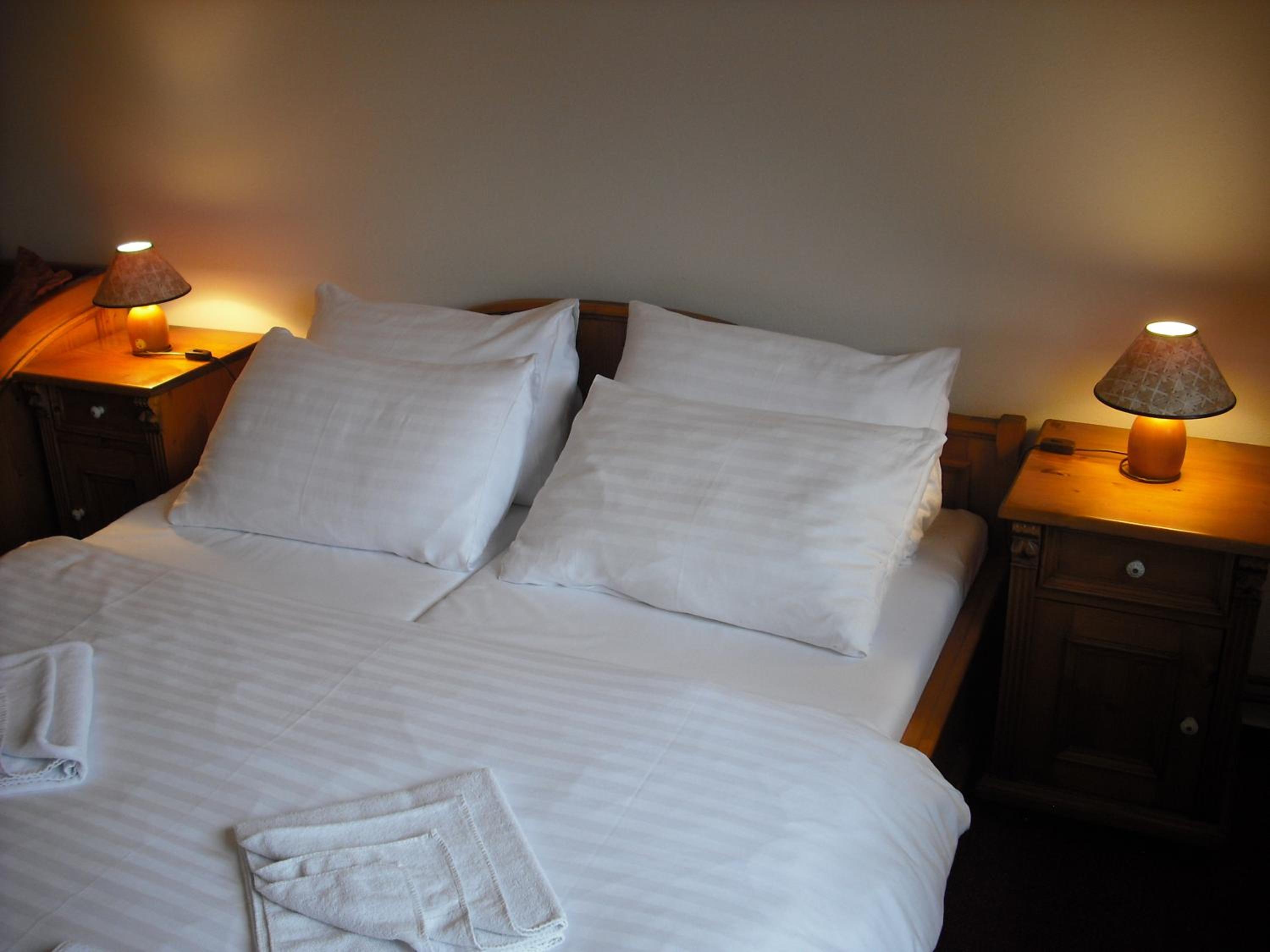 Double Room with Balcony - Photo 10