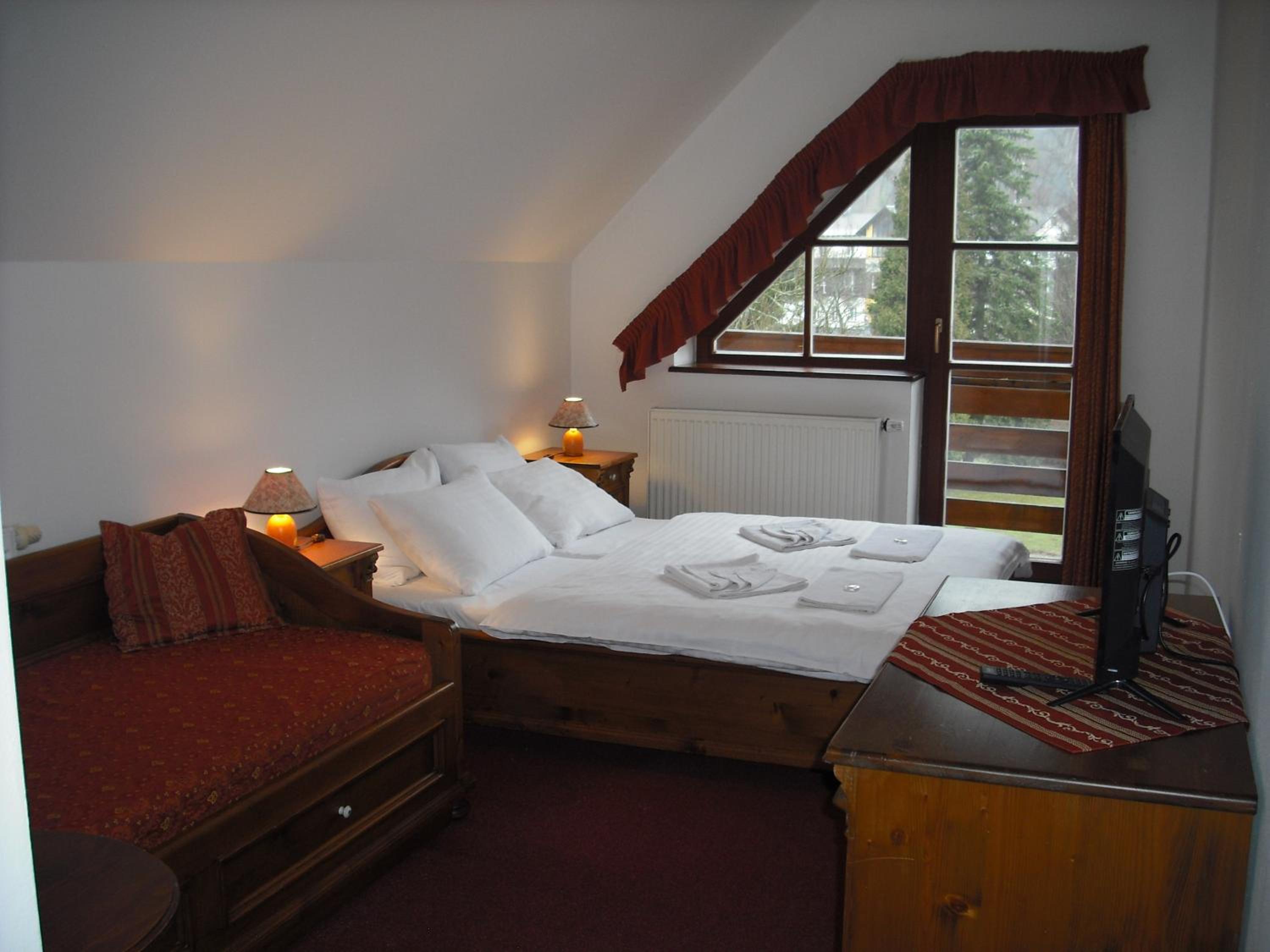 Double Room with Balcony - Photo 7