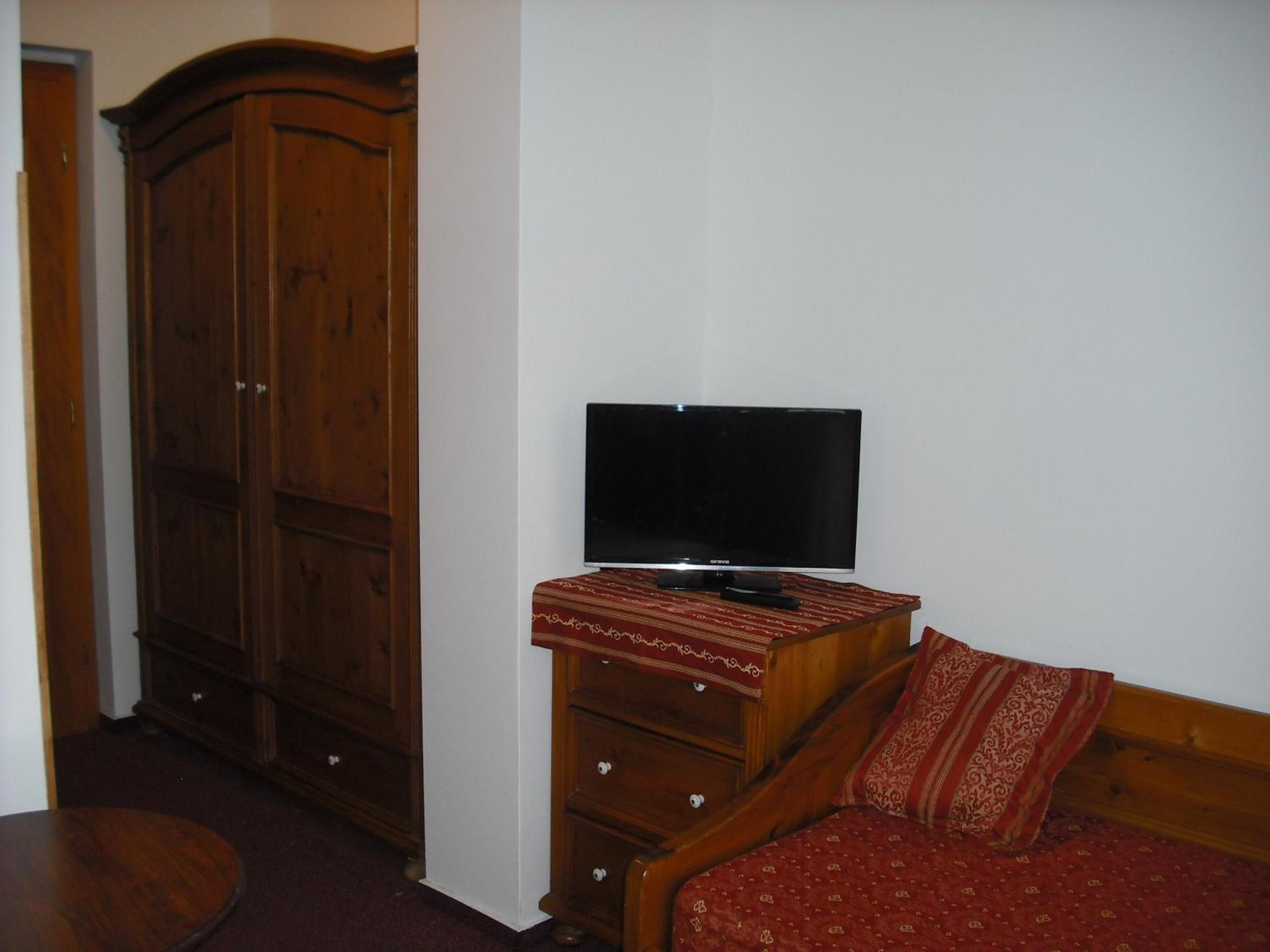 Double Room with Balcony - Photo 8