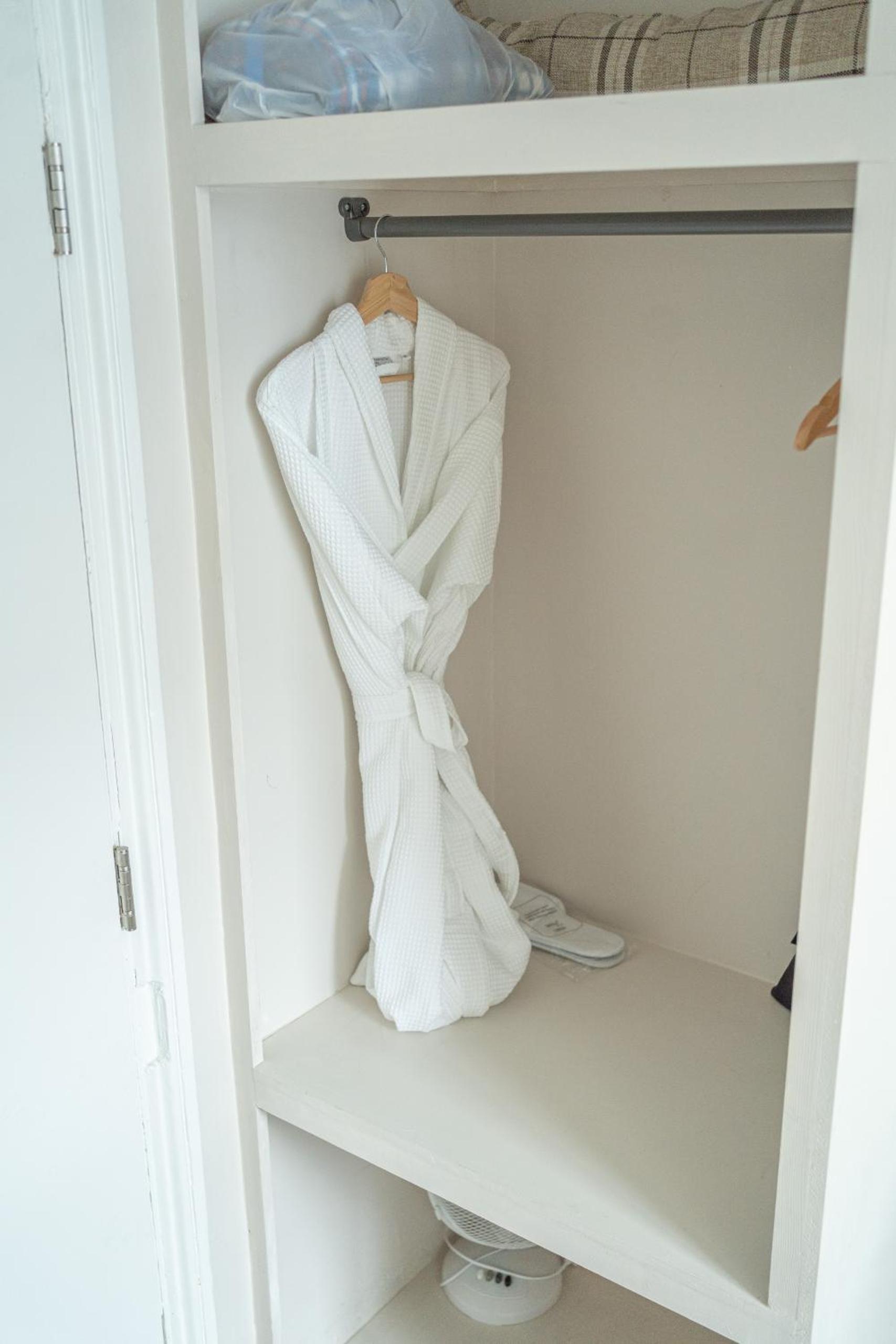 Single Room with Private Bathroom photo 3