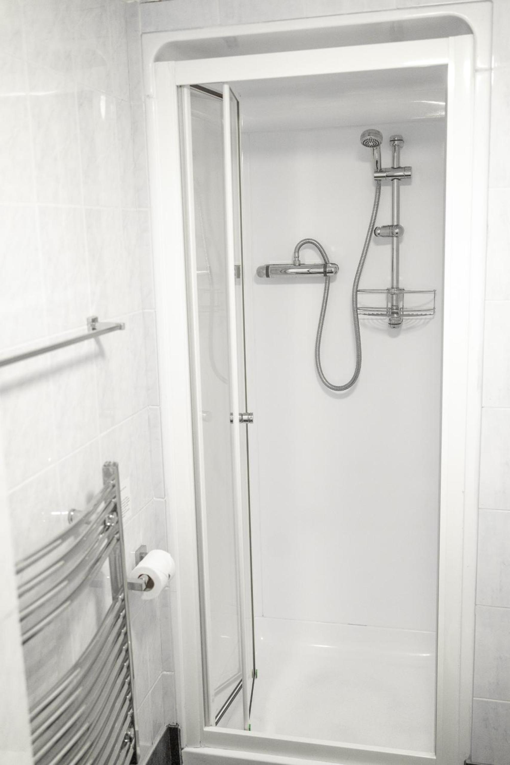 Single Room with Private Bathroom photo 2