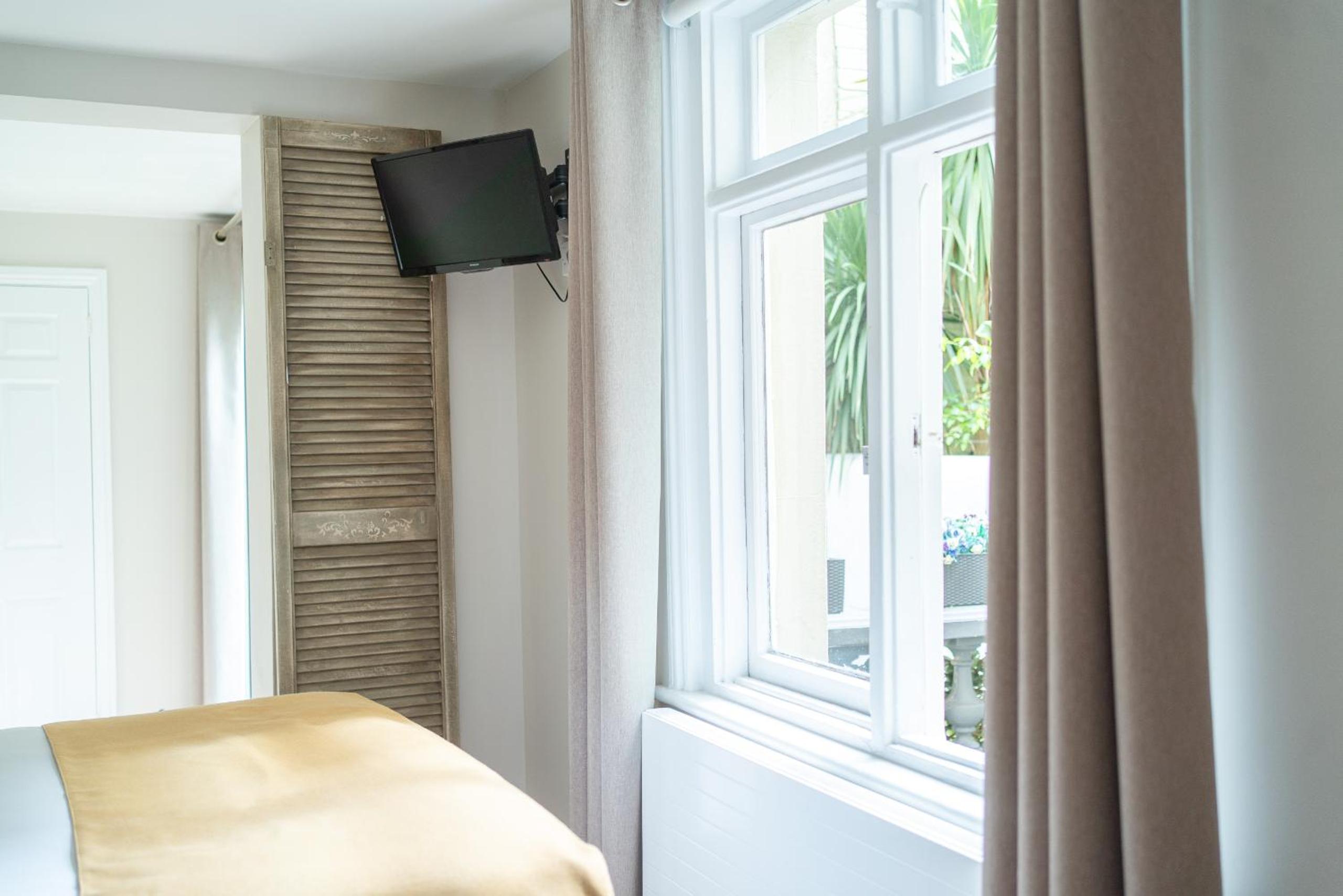 Deluxe Double Room with Shower, photo 7