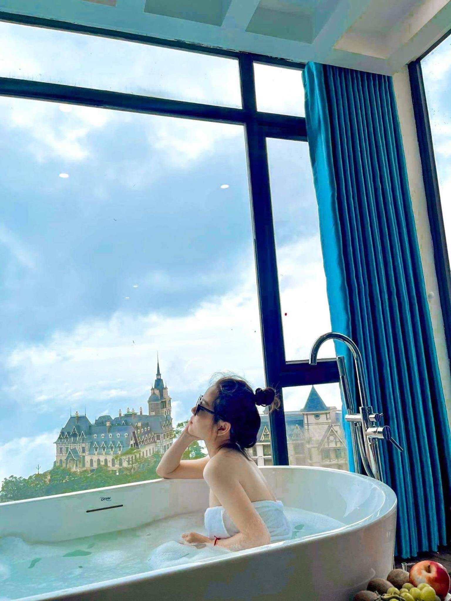 Deluxe Double Room with Bath photo 2
