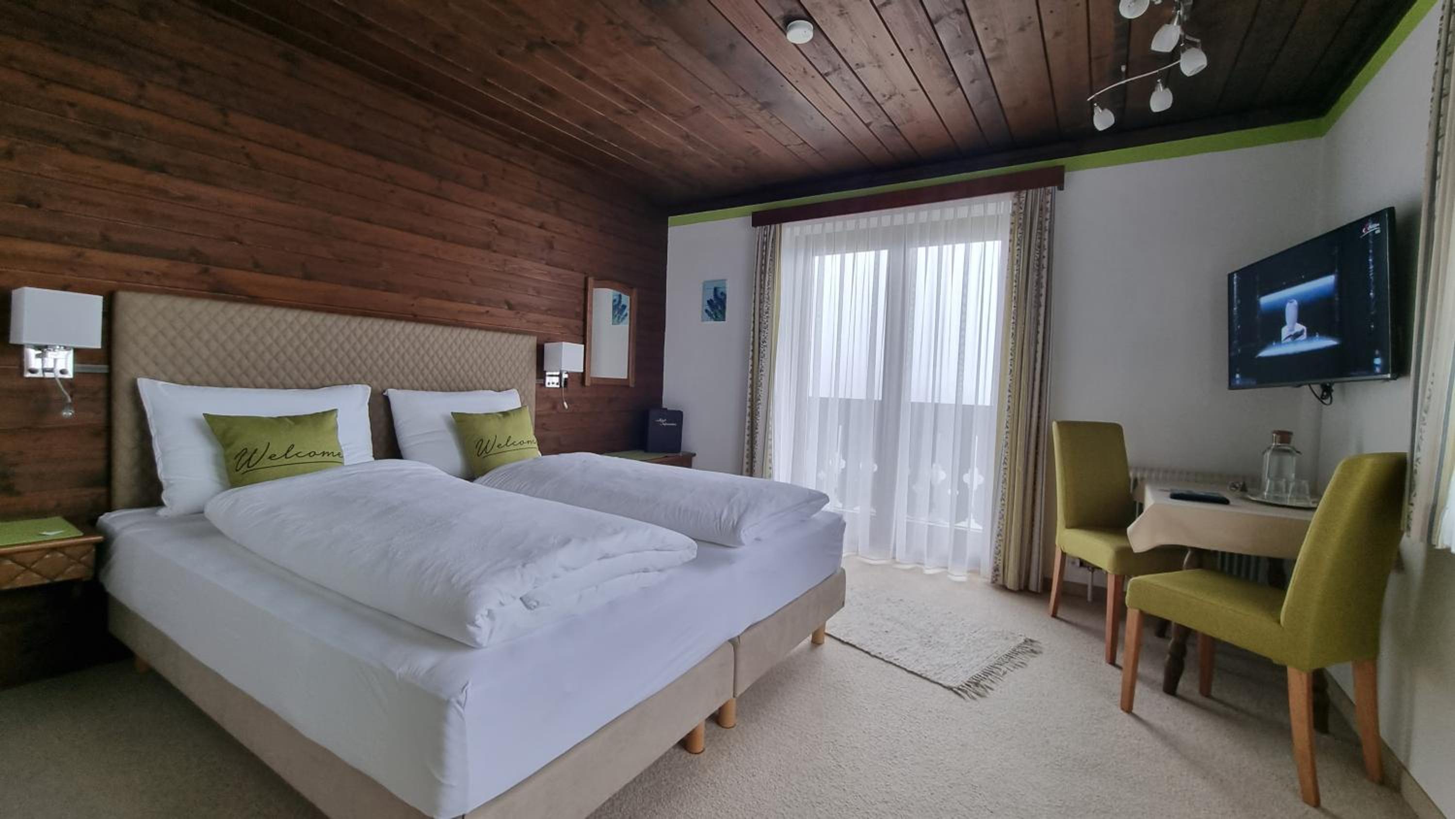 Family Room with Balcony (2 Adults + 1 Child) photo 1