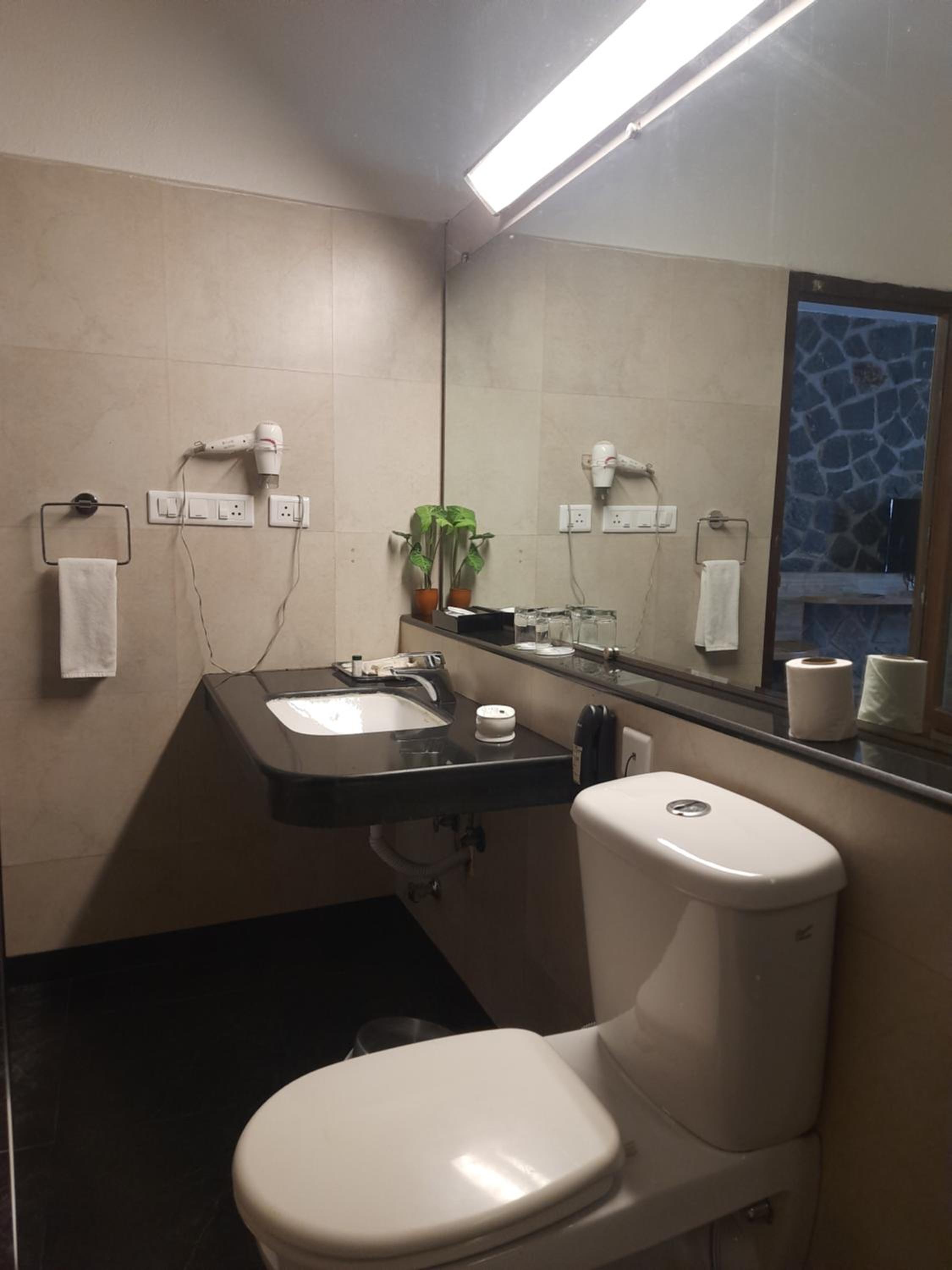 Valley View Room - Book & Unlock Exclusive Offers - Photo 5