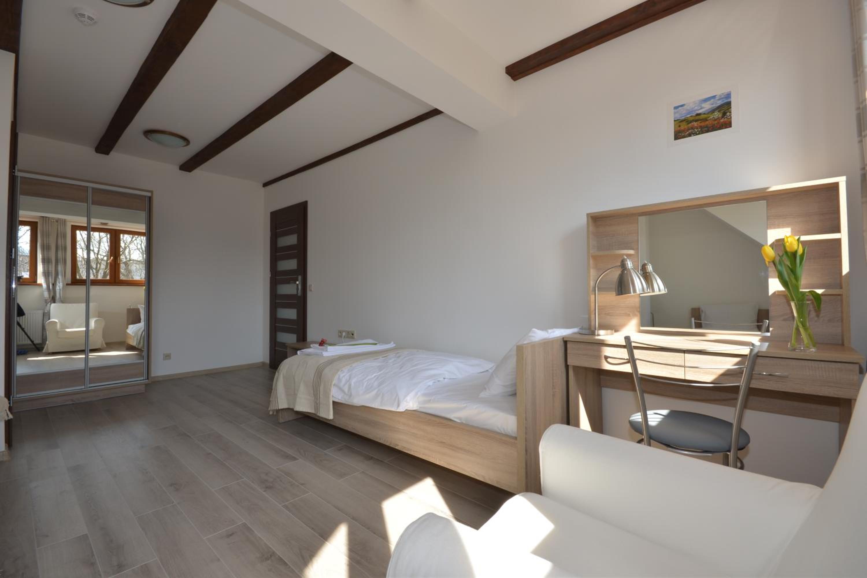 One-Bedroom Apartment - Photo 3