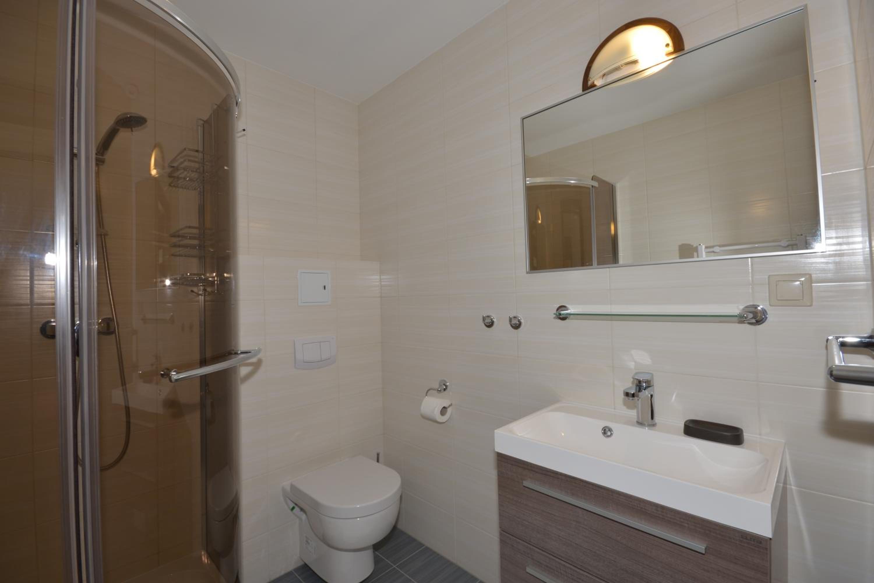 One-Bedroom Apartment - Photo 6