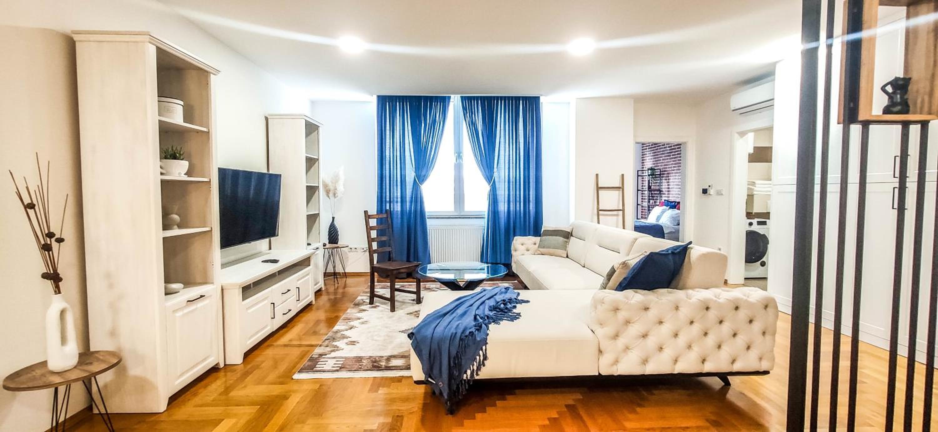 One-Bedroom Apartment photo 1