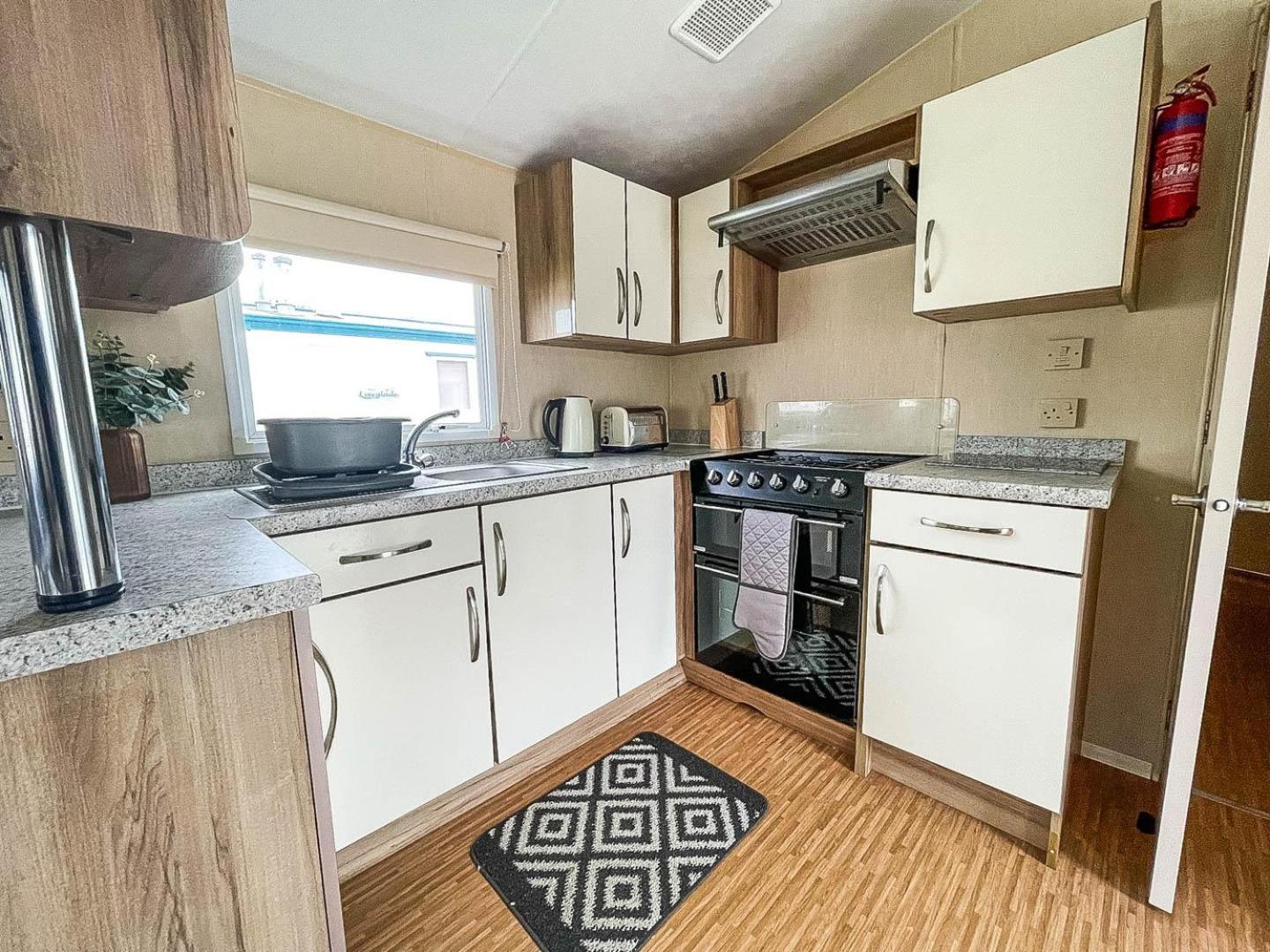 Mobile Home photo 3