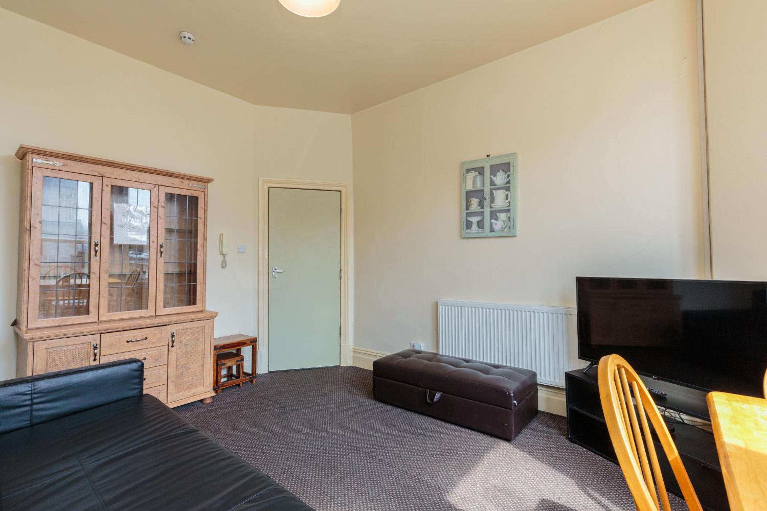 Two-Bedroom Apartment - Photo 9