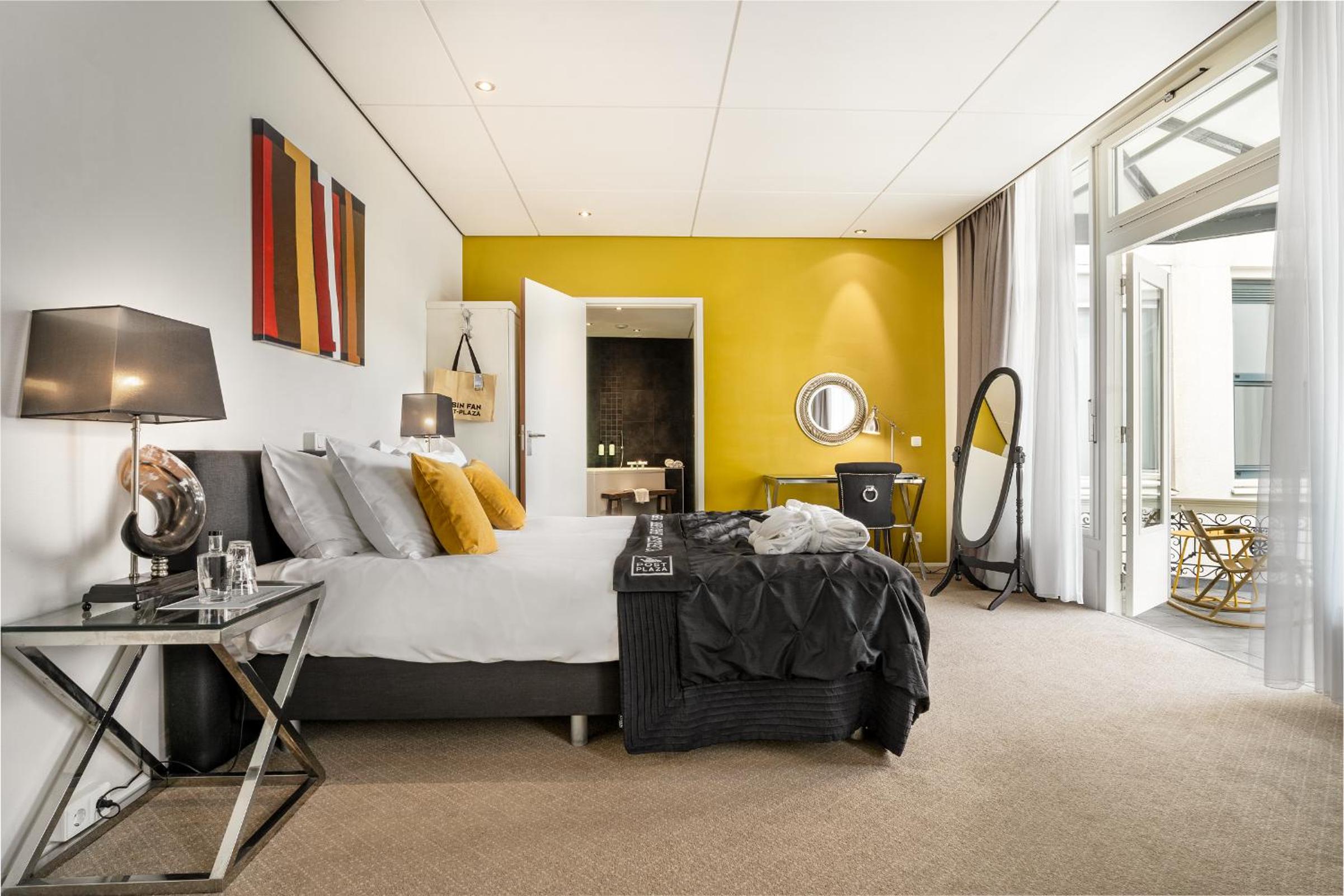 King Suite with Balcony - Photo 7