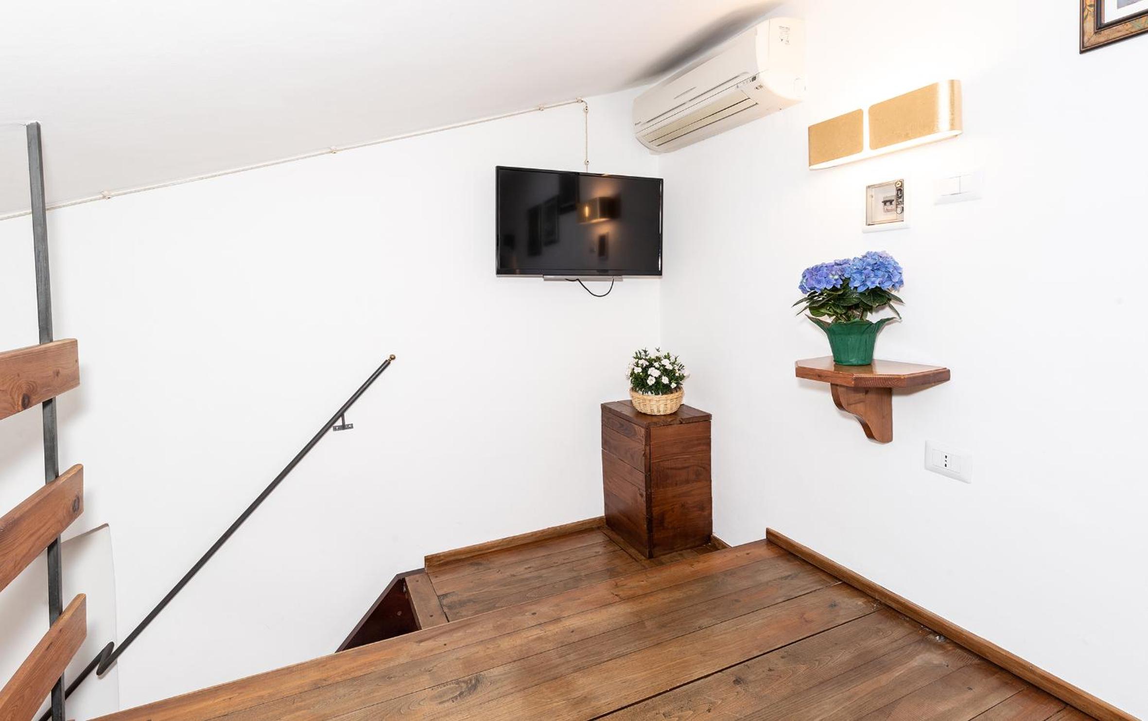 One-Bedroom Apartment - Photo 24