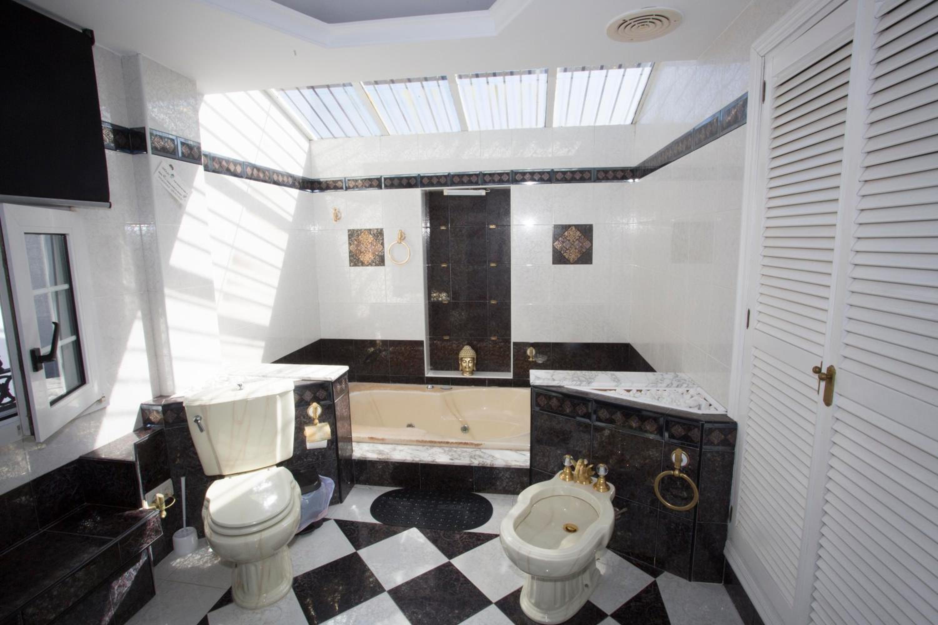 Deluxe King Room photo 3
